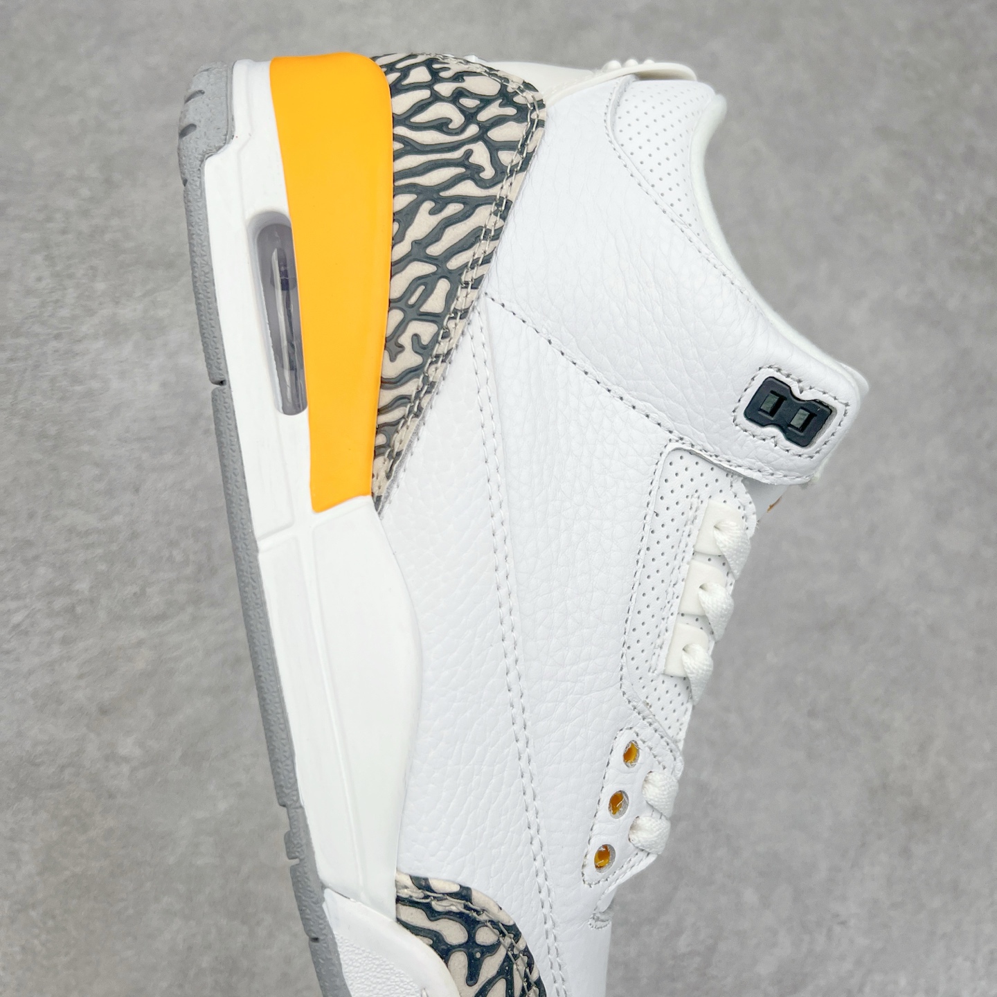 图片[6]-＃头层特价福利 Air Jordan AJ4/AJ3 Retro 系列 头层皮料加持 大厂出品 原纸板楦头开发 完美鞋型匹配公司货 正确TPU鞋舌锁扣 乳胶鞋垫 最新原厂底模 大底卡色咬花完美 鞋柜必备鞋款 终端现货供应 尺码：36 36.5 37.5 38 38.5 39 40 40.5 41 42 42.5 43 44 44.5 45 46 47.5-选品中心