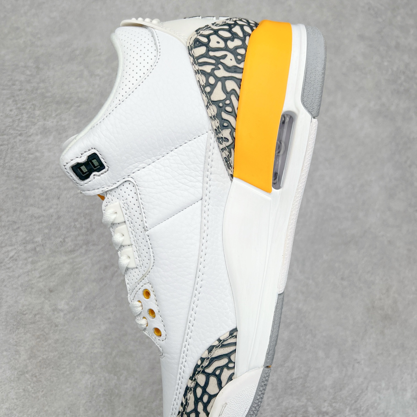 图片[7]-＃头层特价福利 Air Jordan AJ4/AJ3 Retro 系列 头层皮料加持 大厂出品 原纸板楦头开发 完美鞋型匹配公司货 正确TPU鞋舌锁扣 乳胶鞋垫 最新原厂底模 大底卡色咬花完美 鞋柜必备鞋款 终端现货供应 尺码：36 36.5 37.5 38 38.5 39 40 40.5 41 42 42.5 43 44 44.5 45 46 47.5-选品中心