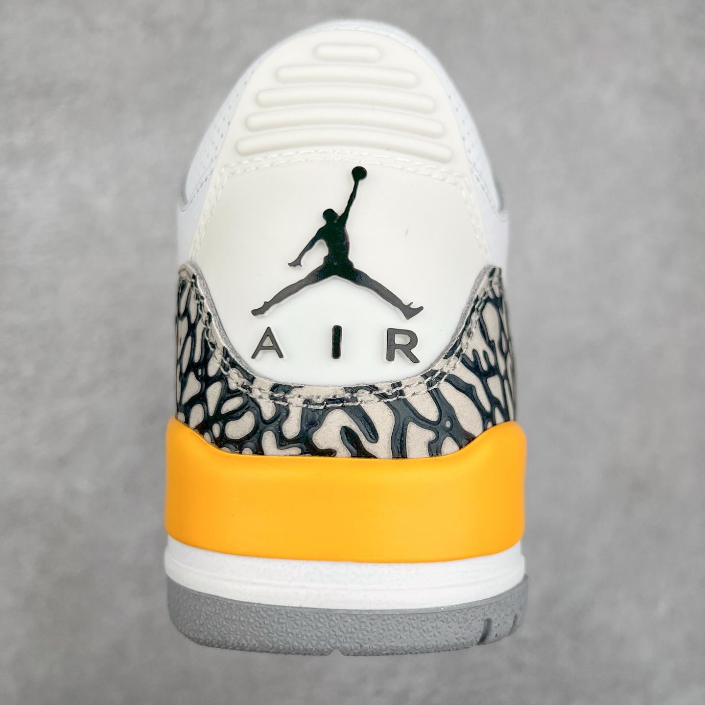 图片[8]-＃头层特价福利 Air Jordan AJ4/AJ3 Retro 系列 头层皮料加持 大厂出品 原纸板楦头开发 完美鞋型匹配公司货 正确TPU鞋舌锁扣 乳胶鞋垫 最新原厂底模 大底卡色咬花完美 鞋柜必备鞋款 终端现货供应 尺码：36 36.5 37.5 38 38.5 39 40 40.5 41 42 42.5 43 44 44.5 45 46 47.5-选品中心