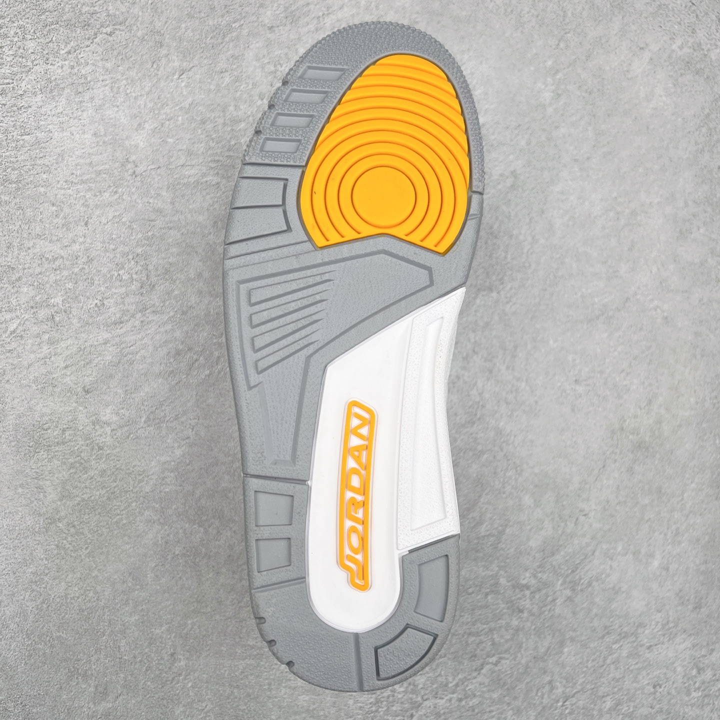 图片[9]-＃头层特价福利 Air Jordan AJ4/AJ3 Retro 系列 头层皮料加持 大厂出品 原纸板楦头开发 完美鞋型匹配公司货 正确TPU鞋舌锁扣 乳胶鞋垫 最新原厂底模 大底卡色咬花完美 鞋柜必备鞋款 终端现货供应 尺码：36 36.5 37.5 38 38.5 39 40 40.5 41 42 42.5 43 44 44.5 45 46 47.5-选品中心