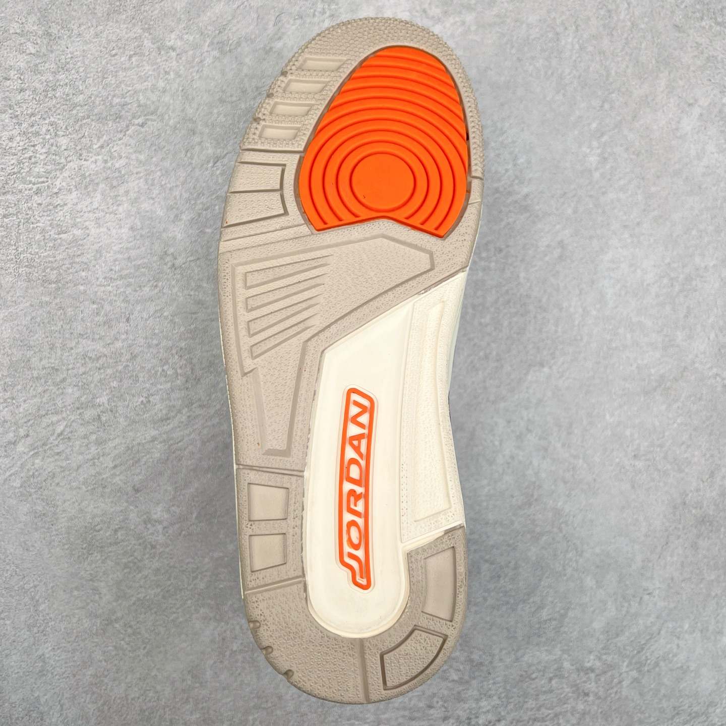 图片[9]-＃头层特价福利 Air Jordan AJ4/AJ3 Retro 系列 头层皮料加持 大厂出品 原纸板楦头开发 完美鞋型匹配公司货 正确TPU鞋舌锁扣 乳胶鞋垫 最新原厂底模 大底卡色咬花完美 鞋柜必备鞋款 终端现货供应 尺码：36 36.5 37.5 38 38.5 39 40 40.5 41 42 42.5 43 44 44.5 45 46 47.5-选品中心