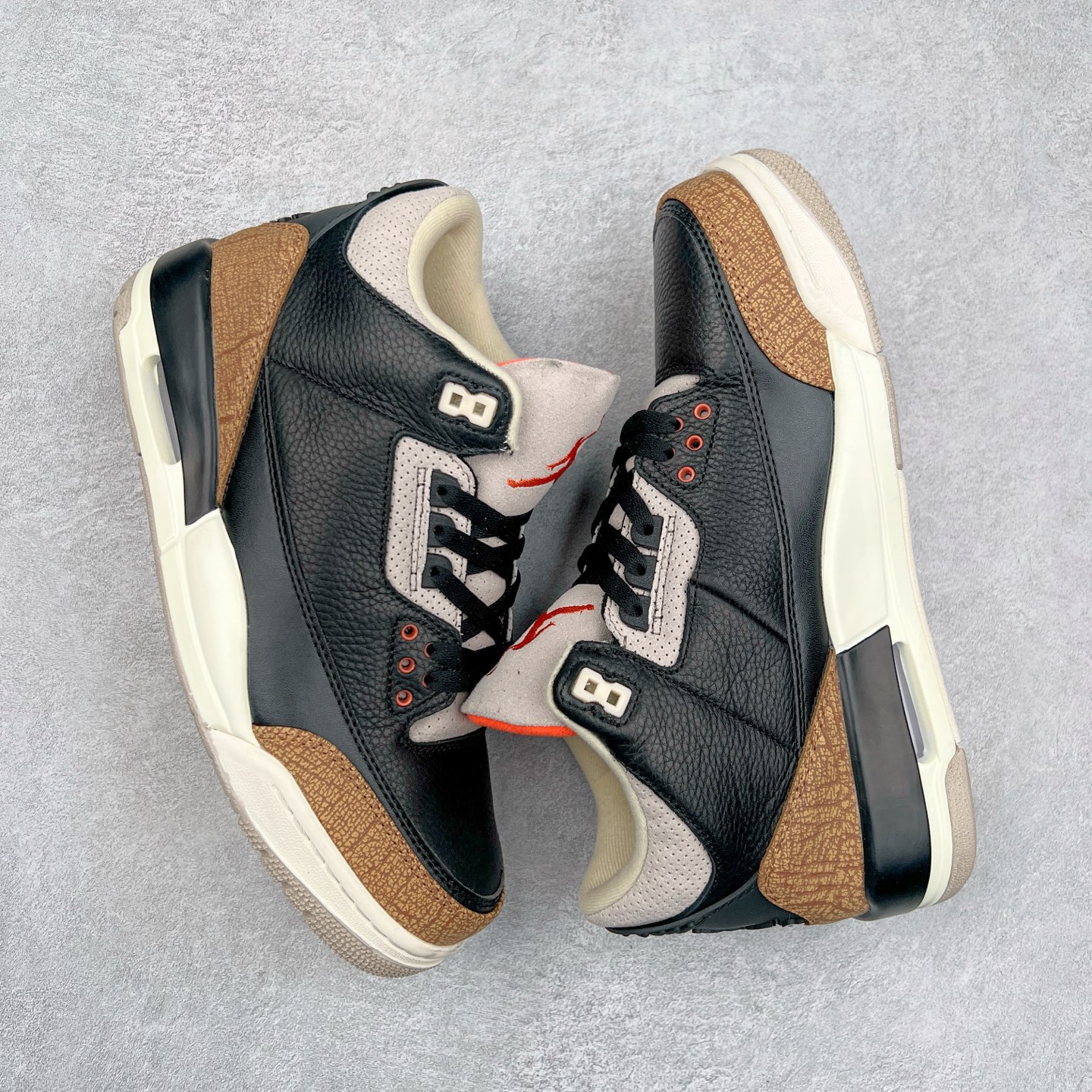 图片[3]-＃头层特价福利 Air Jordan AJ4/AJ3 Retro 系列 头层皮料加持 大厂出品 原纸板楦头开发 完美鞋型匹配公司货 正确TPU鞋舌锁扣 乳胶鞋垫 最新原厂底模 大底卡色咬花完美 鞋柜必备鞋款 终端现货供应 尺码：36 36.5 37.5 38 38.5 39 40 40.5 41 42 42.5 43 44 44.5 45 46 47.5-选品中心