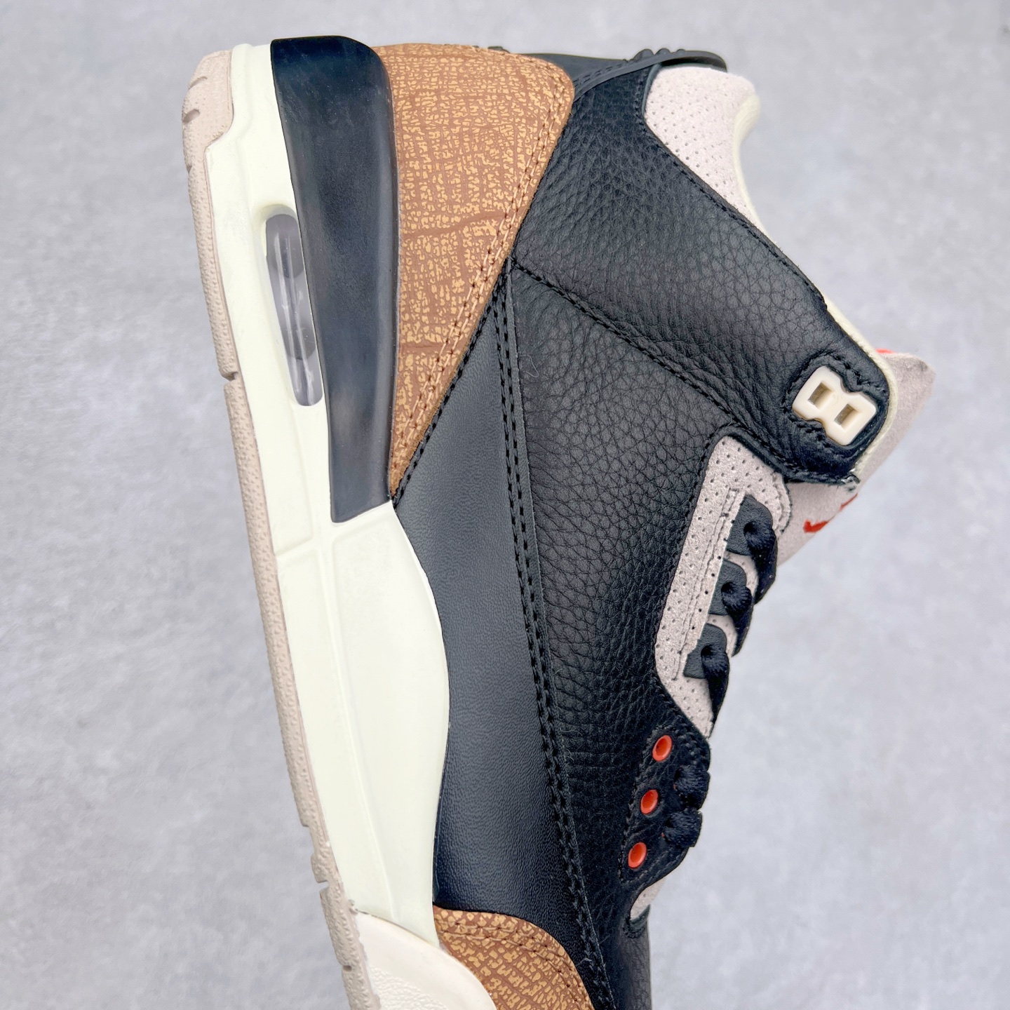 图片[6]-＃头层特价福利 Air Jordan AJ4/AJ3 Retro 系列 头层皮料加持 大厂出品 原纸板楦头开发 完美鞋型匹配公司货 正确TPU鞋舌锁扣 乳胶鞋垫 最新原厂底模 大底卡色咬花完美 鞋柜必备鞋款 终端现货供应 尺码：36 36.5 37.5 38 38.5 39 40 40.5 41 42 42.5 43 44 44.5 45 46 47.5-选品中心