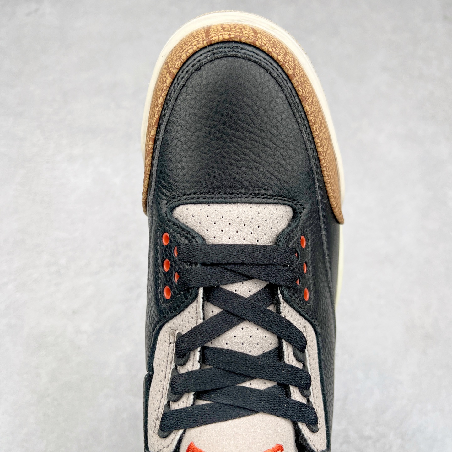 图片[4]-＃头层特价福利 Air Jordan AJ4/AJ3 Retro 系列 头层皮料加持 大厂出品 原纸板楦头开发 完美鞋型匹配公司货 正确TPU鞋舌锁扣 乳胶鞋垫 最新原厂底模 大底卡色咬花完美 鞋柜必备鞋款 终端现货供应 尺码：36 36.5 37.5 38 38.5 39 40 40.5 41 42 42.5 43 44 44.5 45 46 47.5-选品中心