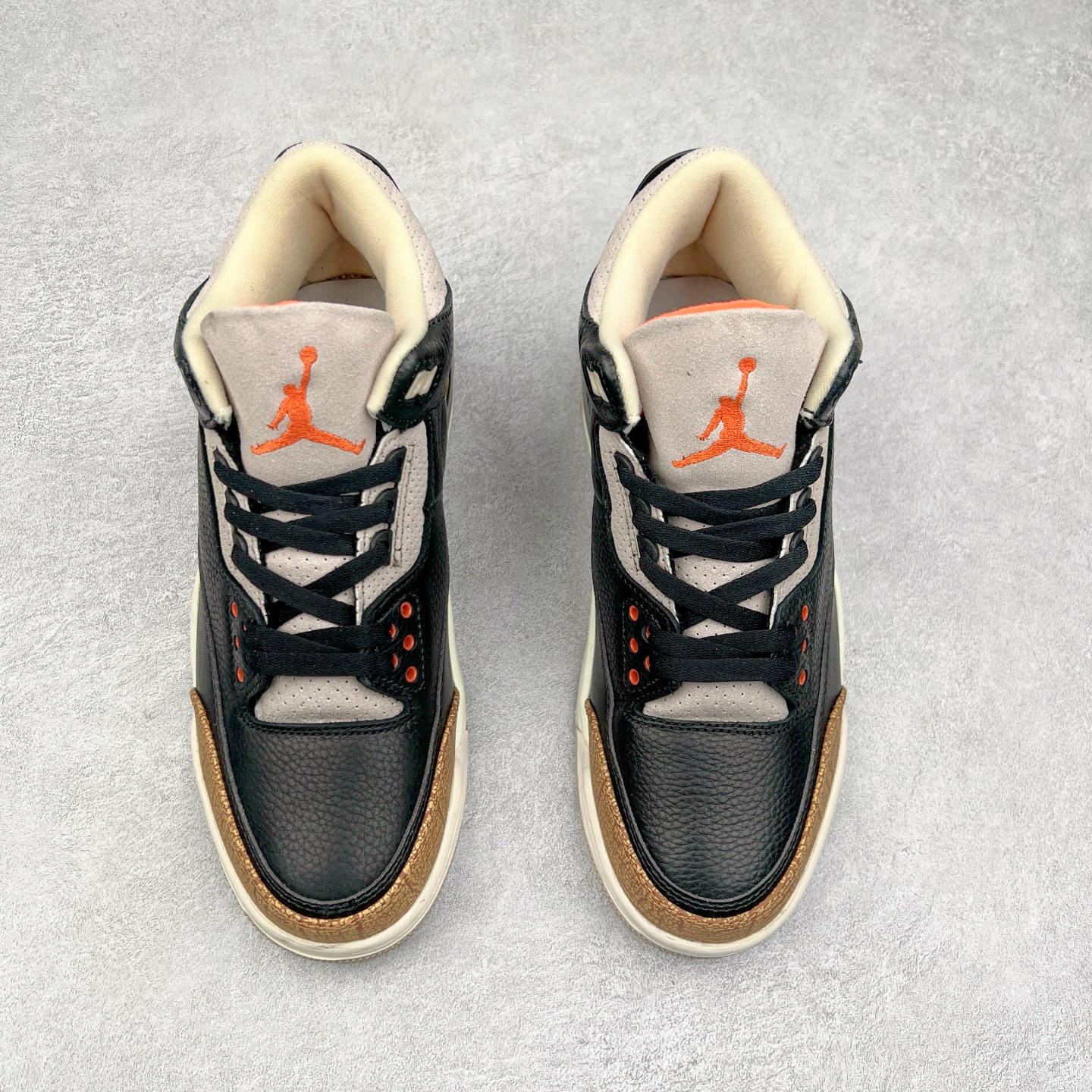 图片[2]-＃头层特价福利 Air Jordan AJ4/AJ3 Retro 系列 头层皮料加持 大厂出品 原纸板楦头开发 完美鞋型匹配公司货 正确TPU鞋舌锁扣 乳胶鞋垫 最新原厂底模 大底卡色咬花完美 鞋柜必备鞋款 终端现货供应 尺码：36 36.5 37.5 38 38.5 39 40 40.5 41 42 42.5 43 44 44.5 45 46 47.5-选品中心