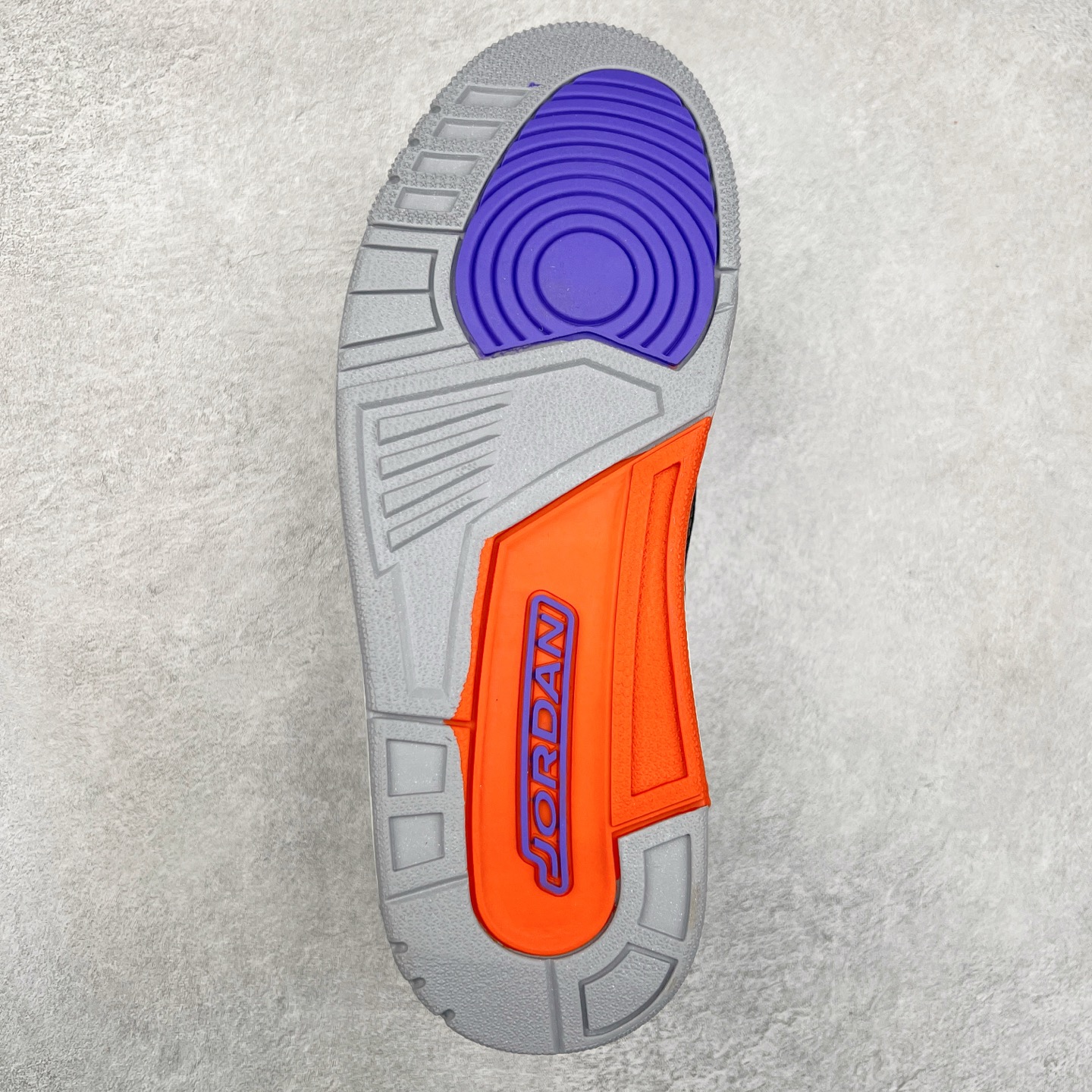 图片[9]-＃头层特价福利 Air Jordan AJ4/AJ3 Retro 系列 头层皮料加持 大厂出品 原纸板楦头开发 完美鞋型匹配公司货 正确TPU鞋舌锁扣 乳胶鞋垫 最新原厂底模 大底卡色咬花完美 鞋柜必备鞋款 终端现货供应 尺码：36 36.5 37.5 38 38.5 39 40 40.5 41 42 42.5 43 44 44.5 45 46 47.5-选品中心