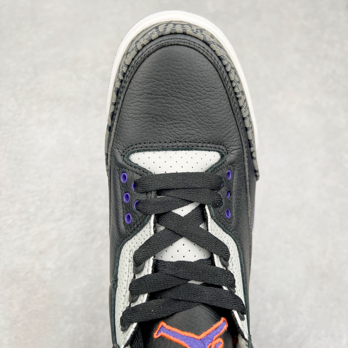 图片[4]-＃头层特价福利 Air Jordan AJ4/AJ3 Retro 系列 头层皮料加持 大厂出品 原纸板楦头开发 完美鞋型匹配公司货 正确TPU鞋舌锁扣 乳胶鞋垫 最新原厂底模 大底卡色咬花完美 鞋柜必备鞋款 终端现货供应 尺码：36 36.5 37.5 38 38.5 39 40 40.5 41 42 42.5 43 44 44.5 45 46 47.5-选品中心