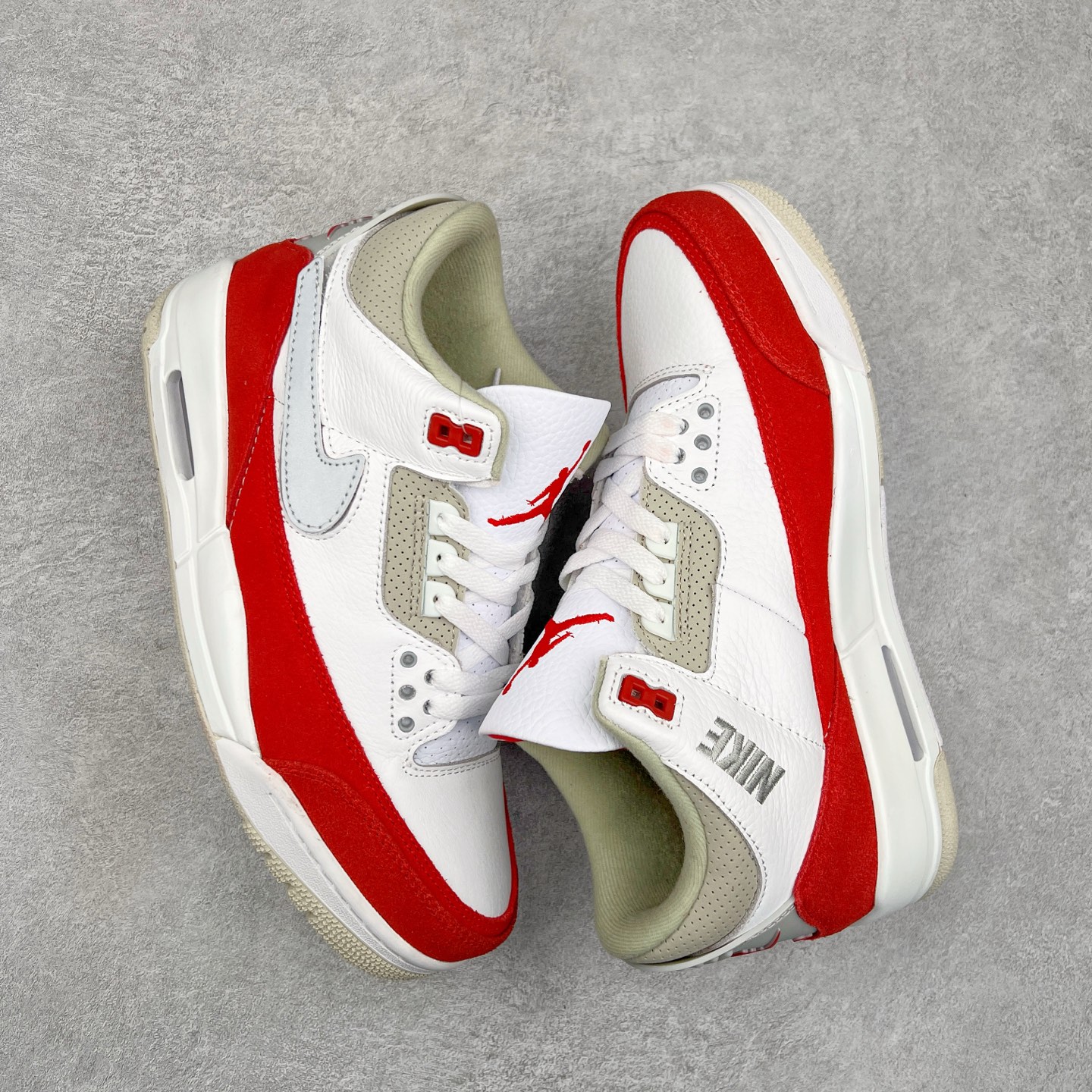 图片[3]-＃头层特价福利 Air Jordan AJ4/AJ3 Retro 系列 头层皮料加持 大厂出品 原纸板楦头开发 完美鞋型匹配公司货 正确TPU鞋舌锁扣 乳胶鞋垫 最新原厂底模 大底卡色咬花完美 鞋柜必备鞋款 终端现货供应 尺码：36 36.5 37.5 38 38.5 39 40 40.5 41 42 42.5 43 44 44.5 45 46 47.5-选品中心