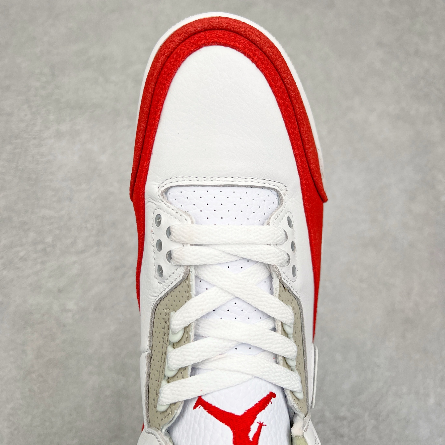 图片[4]-＃头层特价福利 Air Jordan AJ4/AJ3 Retro 系列 头层皮料加持 大厂出品 原纸板楦头开发 完美鞋型匹配公司货 正确TPU鞋舌锁扣 乳胶鞋垫 最新原厂底模 大底卡色咬花完美 鞋柜必备鞋款 终端现货供应 尺码：36 36.5 37.5 38 38.5 39 40 40.5 41 42 42.5 43 44 44.5 45 46 47.5-选品中心