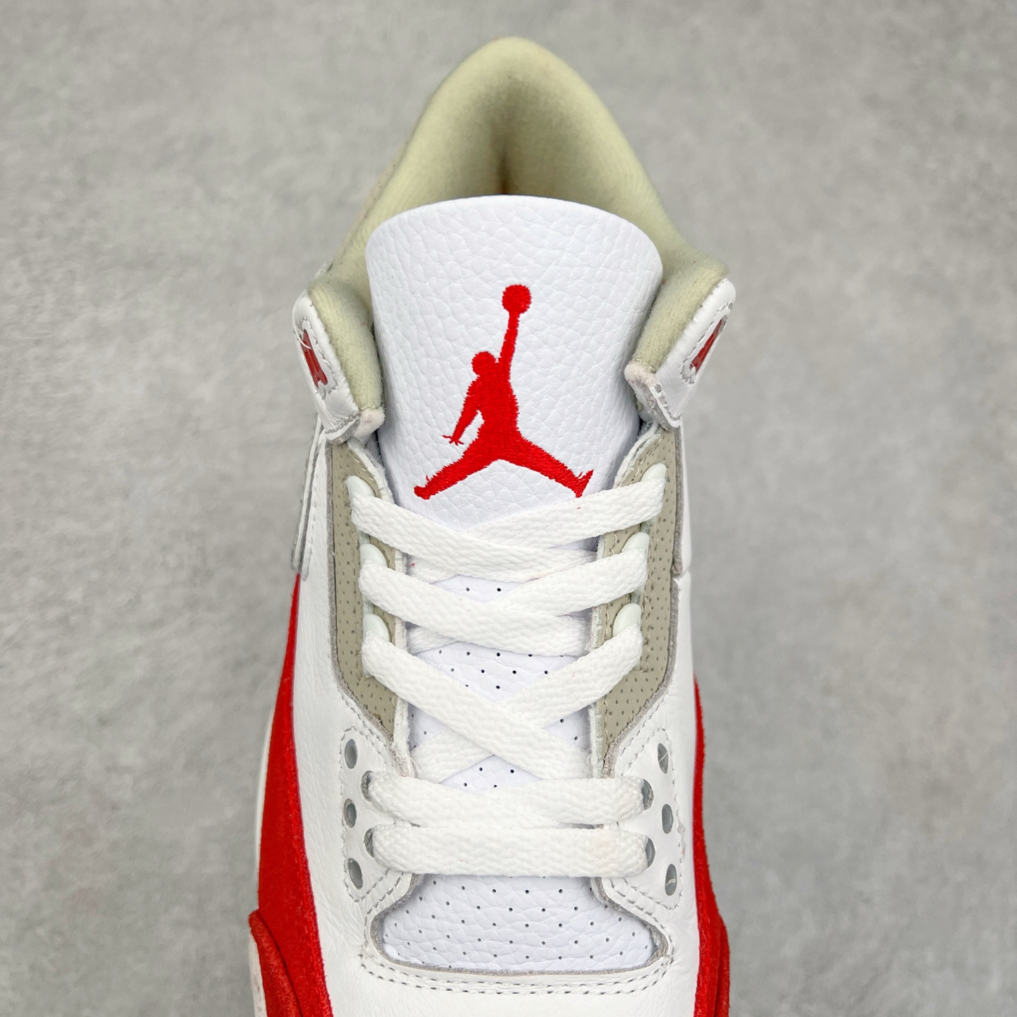 图片[5]-＃头层特价福利 Air Jordan AJ4/AJ3 Retro 系列 头层皮料加持 大厂出品 原纸板楦头开发 完美鞋型匹配公司货 正确TPU鞋舌锁扣 乳胶鞋垫 最新原厂底模 大底卡色咬花完美 鞋柜必备鞋款 终端现货供应 尺码：36 36.5 37.5 38 38.5 39 40 40.5 41 42 42.5 43 44 44.5 45 46 47.5-选品中心