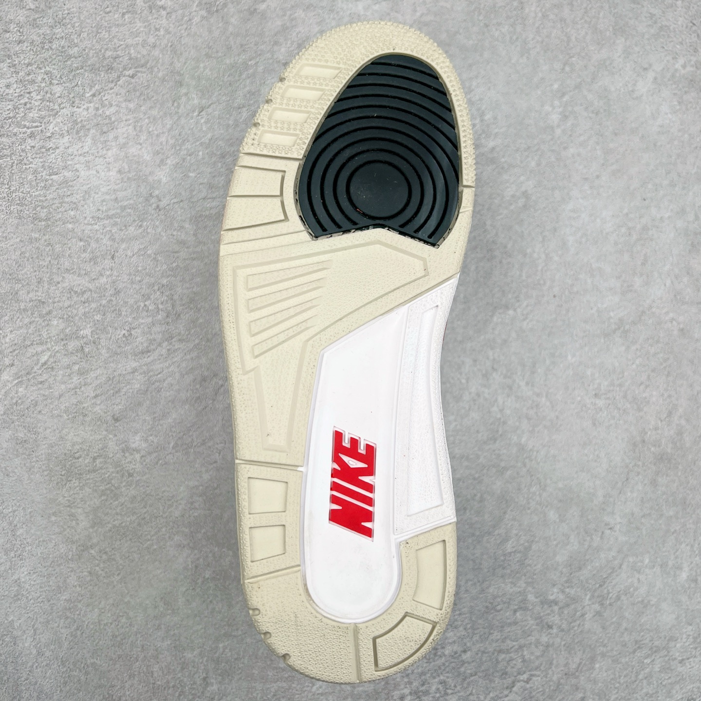 图片[9]-＃头层特价福利 Air Jordan AJ4/AJ3 Retro 系列 头层皮料加持 大厂出品 原纸板楦头开发 完美鞋型匹配公司货 正确TPU鞋舌锁扣 乳胶鞋垫 最新原厂底模 大底卡色咬花完美 鞋柜必备鞋款 终端现货供应 尺码：36 36.5 37.5 38 38.5 39 40 40.5 41 42 42.5 43 44 44.5 45 46 47.5-选品中心