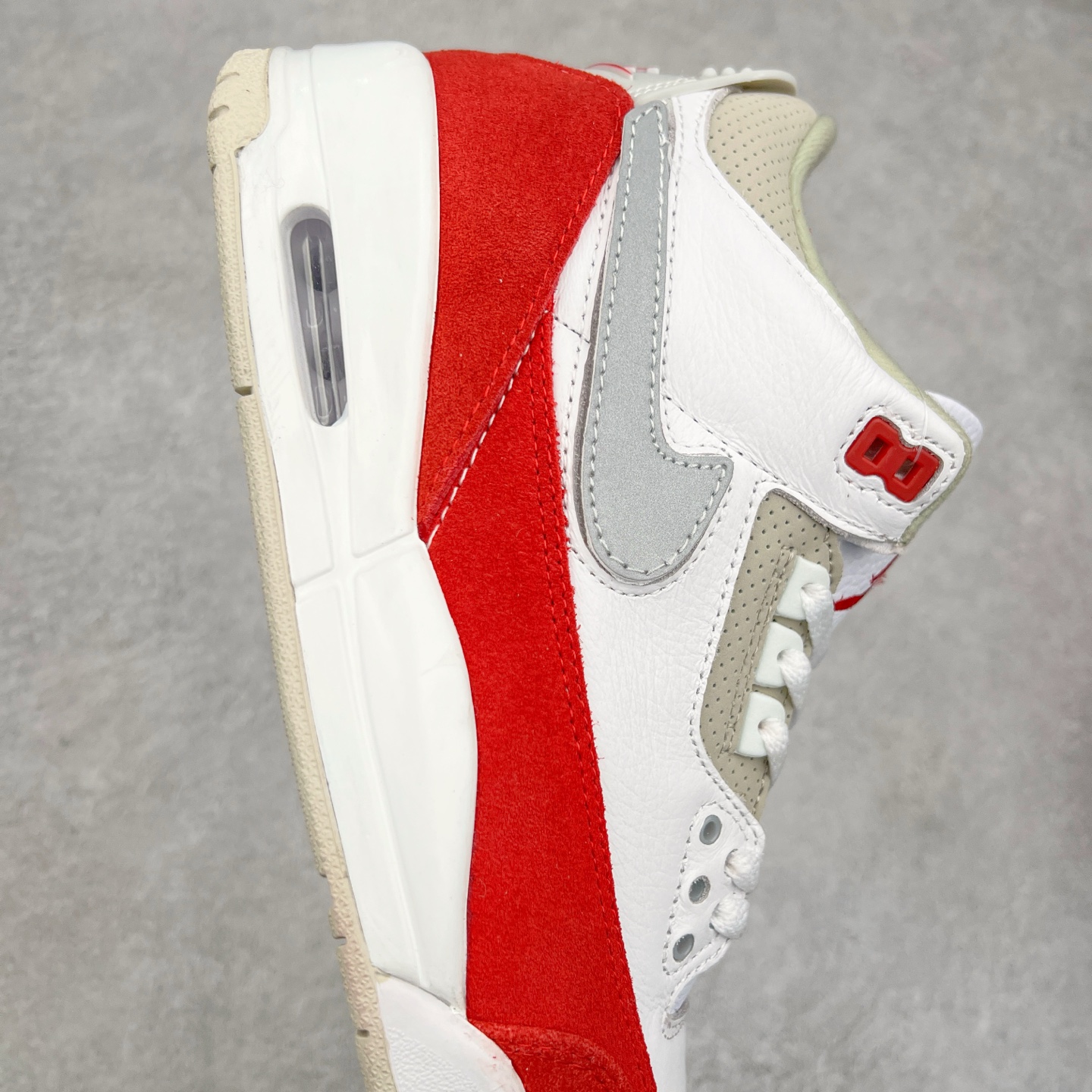 图片[6]-＃头层特价福利 Air Jordan AJ4/AJ3 Retro 系列 头层皮料加持 大厂出品 原纸板楦头开发 完美鞋型匹配公司货 正确TPU鞋舌锁扣 乳胶鞋垫 最新原厂底模 大底卡色咬花完美 鞋柜必备鞋款 终端现货供应 尺码：36 36.5 37.5 38 38.5 39 40 40.5 41 42 42.5 43 44 44.5 45 46 47.5-选品中心