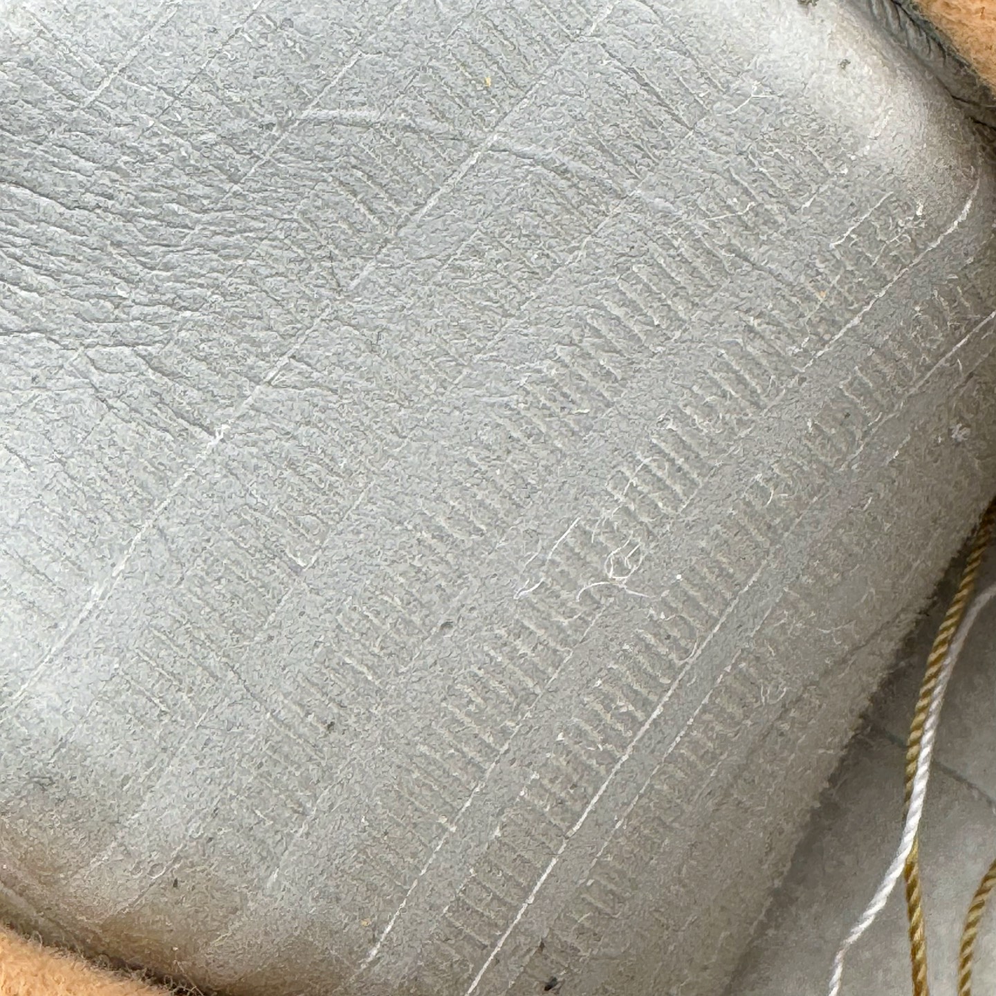 图片[11]-＃福利特价 NK Air Force 1 Low 07 LV8 \\\”Wheat Flax\\\” 空军一号低帮 小麦色 CJ9179-200 全网最具性价比版本没有之一 2022全新楦头鞋型 鱼鳞大底 历时开发三个月 清洁度完美 二维码鞋标 内置芯片及solo气垫 大底高度及其弧度依照正品 钢印 logo刺绣 鞋口弧度 鞋头长度 鞋面冲孔 鞋垫背胶及钢印 完美鞋型对比正品 每一处都是细节满满 尺码：35.5 36 36.5 37.5 38 38.5 39 40 40.5 41 42 42.5 43 44 44.5 45 46 47.5-选品中心