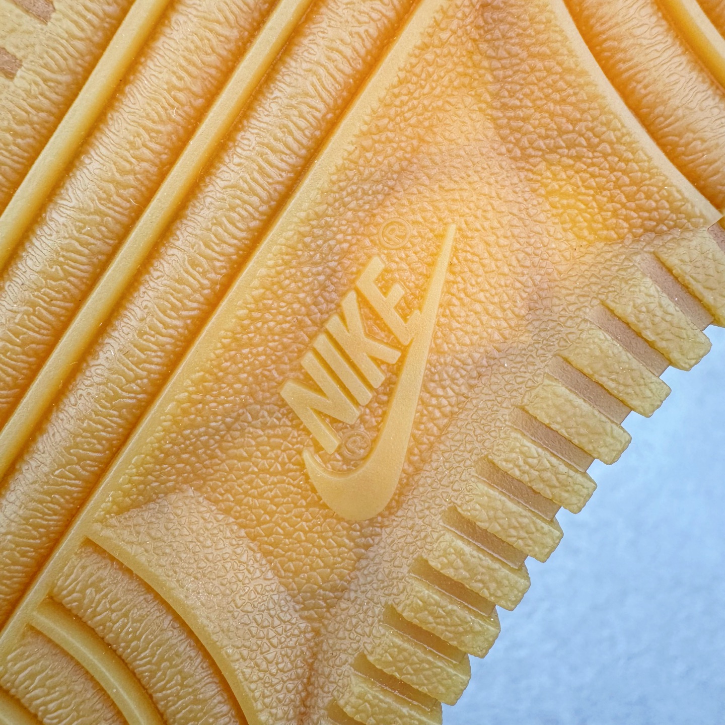 图片[19]-＃福利特价 NK Air Force 1 Low 07 LV8 \\\”Wheat Flax\\\” 空军一号低帮 小麦色 CJ9179-200 全网最具性价比版本没有之一 2022全新楦头鞋型 鱼鳞大底 历时开发三个月 清洁度完美 二维码鞋标 内置芯片及solo气垫 大底高度及其弧度依照正品 钢印 logo刺绣 鞋口弧度 鞋头长度 鞋面冲孔 鞋垫背胶及钢印 完美鞋型对比正品 每一处都是细节满满 尺码：35.5 36 36.5 37.5 38 38.5 39 40 40.5 41 42 42.5 43 44 44.5 45 46 47.5-选品中心