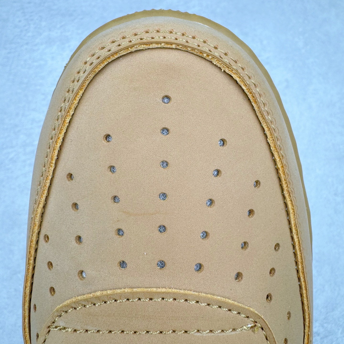 图片[14]-＃福利特价 NK Air Force 1 Low 07 LV8 \\\”Wheat Flax\\\” 空军一号低帮 小麦色 CJ9179-200 全网最具性价比版本没有之一 2022全新楦头鞋型 鱼鳞大底 历时开发三个月 清洁度完美 二维码鞋标 内置芯片及solo气垫 大底高度及其弧度依照正品 钢印 logo刺绣 鞋口弧度 鞋头长度 鞋面冲孔 鞋垫背胶及钢印 完美鞋型对比正品 每一处都是细节满满 尺码：35.5 36 36.5 37.5 38 38.5 39 40 40.5 41 42 42.5 43 44 44.5 45 46 47.5-选品中心