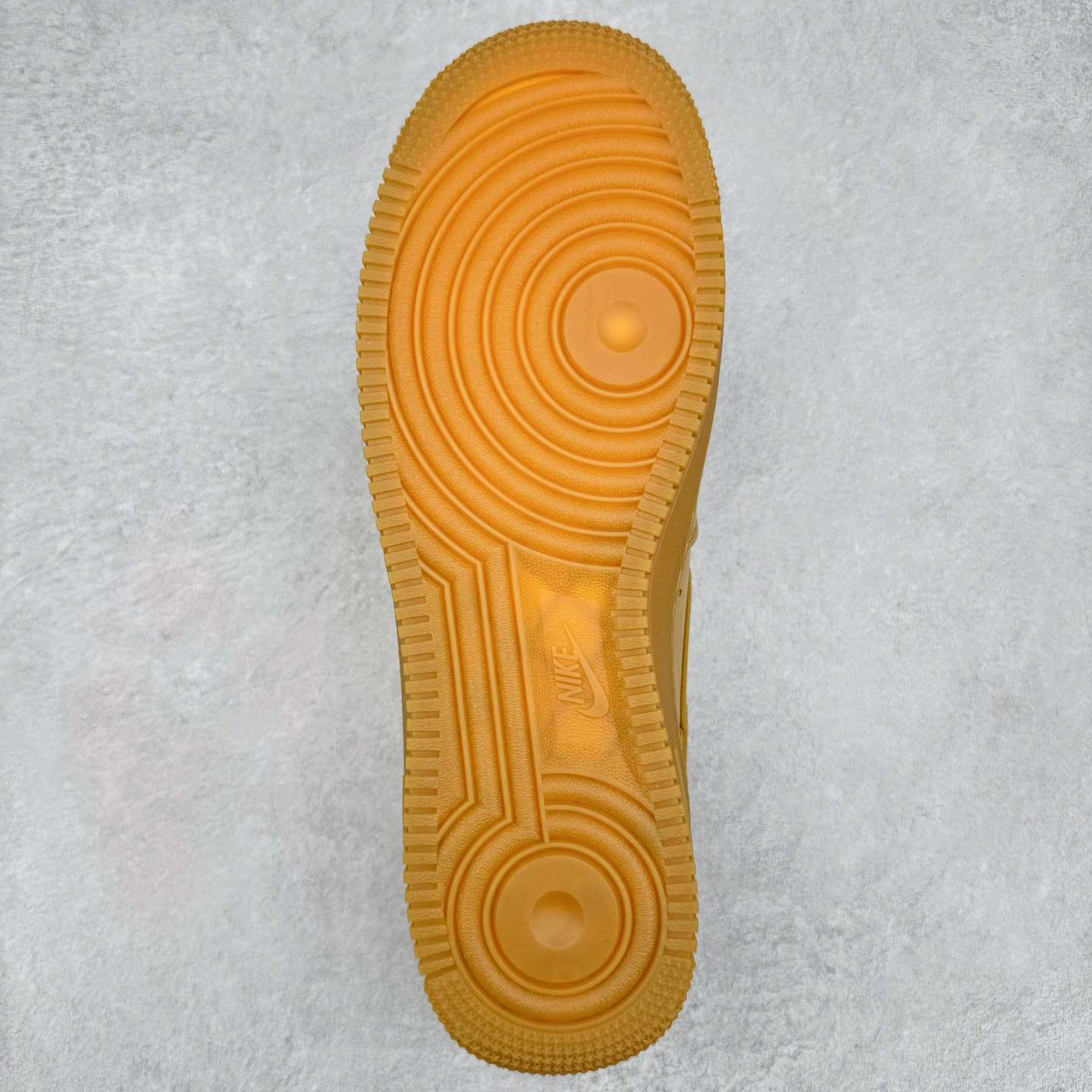 图片[9]-＃福利特价 NK Air Force 1 Low 07 LV8 \\\”Wheat Flax\\\” 空军一号低帮 小麦色 CJ9179-200 全网最具性价比版本没有之一 2022全新楦头鞋型 鱼鳞大底 历时开发三个月 清洁度完美 二维码鞋标 内置芯片及solo气垫 大底高度及其弧度依照正品 钢印 logo刺绣 鞋口弧度 鞋头长度 鞋面冲孔 鞋垫背胶及钢印 完美鞋型对比正品 每一处都是细节满满 尺码：35.5 36 36.5 37.5 38 38.5 39 40 40.5 41 42 42.5 43 44 44.5 45 46 47.5-选品中心