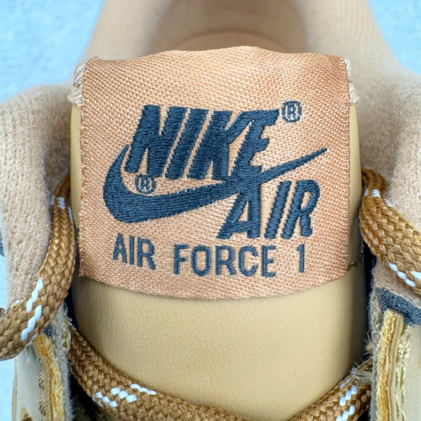 图片[13]-＃福利特价 NK Air Force 1 Low 07 LV8 \\\”Wheat Flax\\\” 空军一号低帮 小麦色 CJ9179-200 全网最具性价比版本没有之一 2022全新楦头鞋型 鱼鳞大底 历时开发三个月 清洁度完美 二维码鞋标 内置芯片及solo气垫 大底高度及其弧度依照正品 钢印 logo刺绣 鞋口弧度 鞋头长度 鞋面冲孔 鞋垫背胶及钢印 完美鞋型对比正品 每一处都是细节满满 尺码：35.5 36 36.5 37.5 38 38.5 39 40 40.5 41 42 42.5 43 44 44.5 45 46 47.5-选品中心