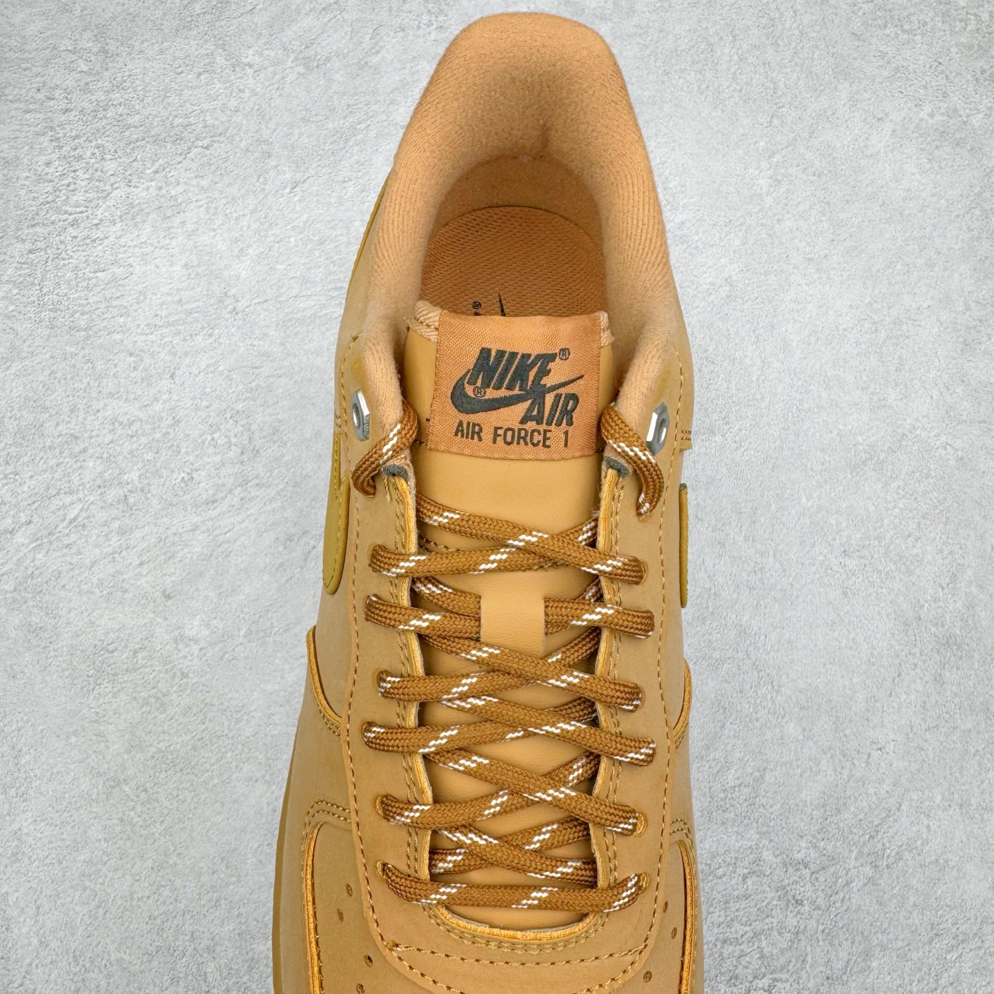图片[5]-＃福利特价 NK Air Force 1 Low 07 LV8 \\\”Wheat Flax\\\” 空军一号低帮 小麦色 CJ9179-200 全网最具性价比版本没有之一 2022全新楦头鞋型 鱼鳞大底 历时开发三个月 清洁度完美 二维码鞋标 内置芯片及solo气垫 大底高度及其弧度依照正品 钢印 logo刺绣 鞋口弧度 鞋头长度 鞋面冲孔 鞋垫背胶及钢印 完美鞋型对比正品 每一处都是细节满满 尺码：35.5 36 36.5 37.5 38 38.5 39 40 40.5 41 42 42.5 43 44 44.5 45 46 47.5-选品中心