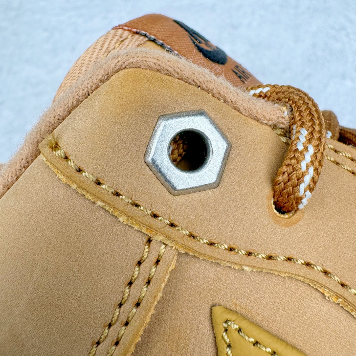 图片[16]-＃福利特价 NK Air Force 1 Low 07 LV8 \\\”Wheat Flax\\\” 空军一号低帮 小麦色 CJ9179-200 全网最具性价比版本没有之一 2022全新楦头鞋型 鱼鳞大底 历时开发三个月 清洁度完美 二维码鞋标 内置芯片及solo气垫 大底高度及其弧度依照正品 钢印 logo刺绣 鞋口弧度 鞋头长度 鞋面冲孔 鞋垫背胶及钢印 完美鞋型对比正品 每一处都是细节满满 尺码：35.5 36 36.5 37.5 38 38.5 39 40 40.5 41 42 42.5 43 44 44.5 45 46 47.5-选品中心