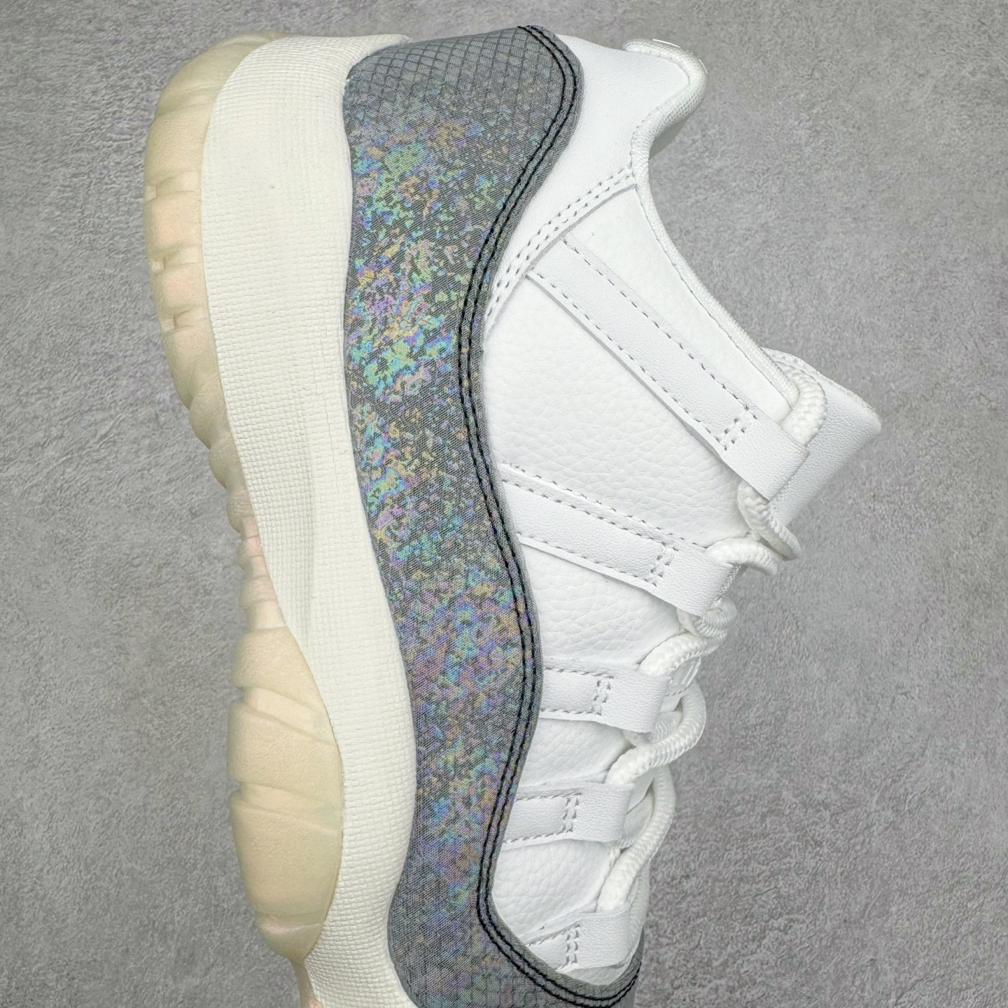 图片[6]-＃B版 Air Jordan AJ11 Retro Low CNY蛇年限定 HQ7000-001 此版本只针对中端市场 皮料材质有所更替 真碳板加持 进口漆皮 防冻不开裂 头层皮料 原装鞋撑 水晶大底正确色度色泽 原楦原数据刺绣 原厂车缝走线及对位 毫厘不差 飞人logo采用原数据电脑刺绣 原装正品碳纤维真实碳板 增强抗扭 原内标 原盒标 正确官方原盒 防氧化水晶外底 原厂配套全掌solo气垫 尺码：36 36.5 37.5 38 38.5 39 40 40.5 41 42 42.5 43 44 44.5 45 46 47.5-选品中心