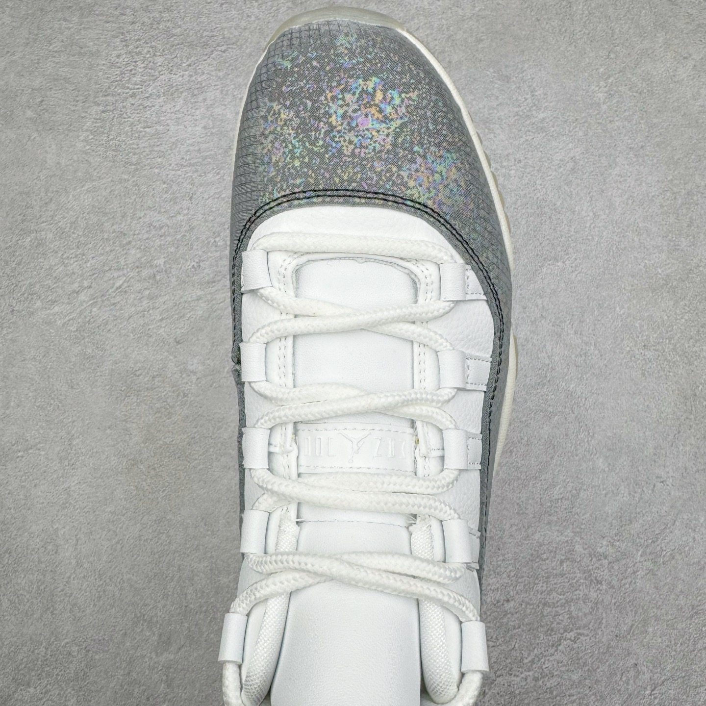 图片[4]-＃B版 Air Jordan AJ11 Retro Low CNY蛇年限定 HQ7000-001 此版本只针对中端市场 皮料材质有所更替 真碳板加持 进口漆皮 防冻不开裂 头层皮料 原装鞋撑 水晶大底正确色度色泽 原楦原数据刺绣 原厂车缝走线及对位 毫厘不差 飞人logo采用原数据电脑刺绣 原装正品碳纤维真实碳板 增强抗扭 原内标 原盒标 正确官方原盒 防氧化水晶外底 原厂配套全掌solo气垫 尺码：36 36.5 37.5 38 38.5 39 40 40.5 41 42 42.5 43 44 44.5 45 46 47.5-选品中心