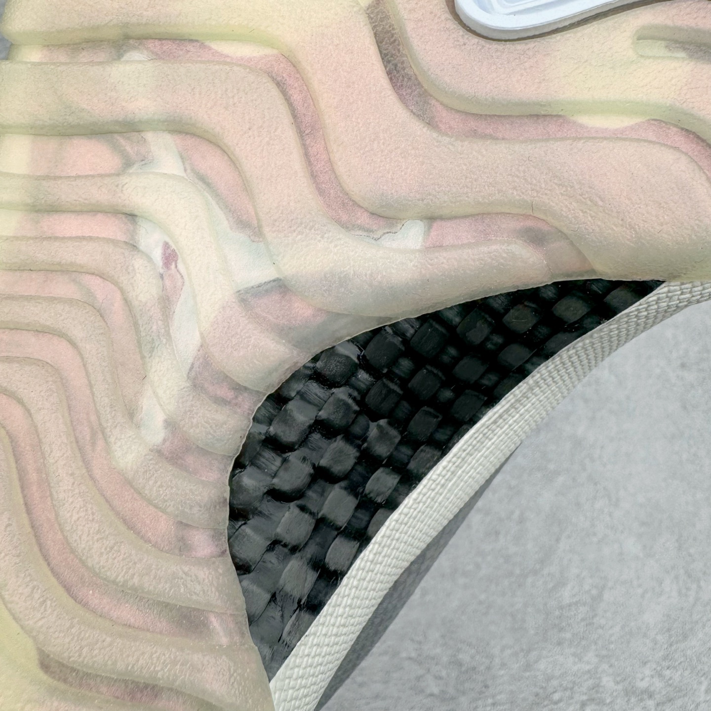 图片[14]-＃B版 Air Jordan AJ11 Retro Low CNY蛇年限定 HQ7000-001 此版本只针对中端市场 皮料材质有所更替 真碳板加持 进口漆皮 防冻不开裂 头层皮料 原装鞋撑 水晶大底正确色度色泽 原楦原数据刺绣 原厂车缝走线及对位 毫厘不差 飞人logo采用原数据电脑刺绣 原装正品碳纤维真实碳板 增强抗扭 原内标 原盒标 正确官方原盒 防氧化水晶外底 原厂配套全掌solo气垫 尺码：36 36.5 37.5 38 38.5 39 40 40.5 41 42 42.5 43 44 44.5 45 46 47.5-选品中心