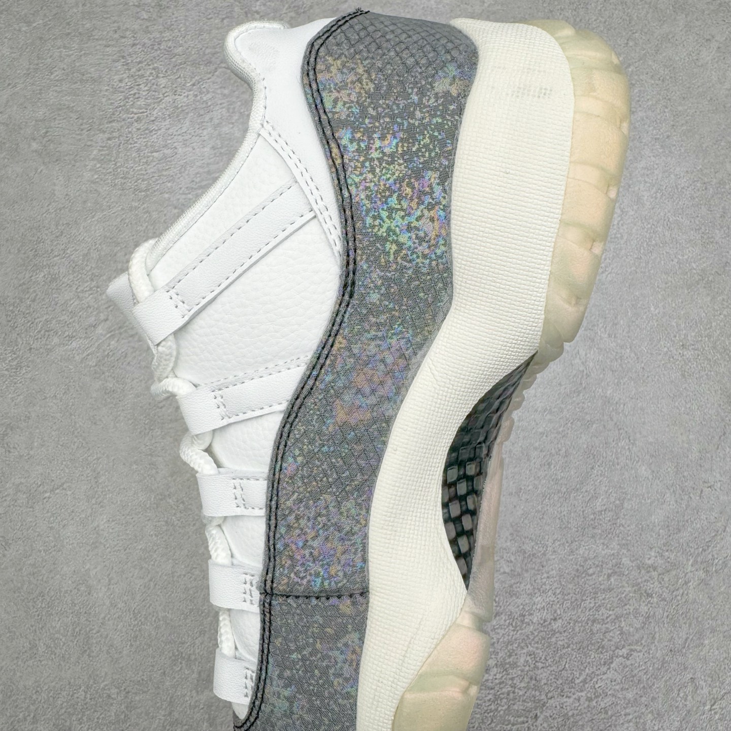 图片[7]-＃B版 Air Jordan AJ11 Retro Low CNY蛇年限定 HQ7000-001 此版本只针对中端市场 皮料材质有所更替 真碳板加持 进口漆皮 防冻不开裂 头层皮料 原装鞋撑 水晶大底正确色度色泽 原楦原数据刺绣 原厂车缝走线及对位 毫厘不差 飞人logo采用原数据电脑刺绣 原装正品碳纤维真实碳板 增强抗扭 原内标 原盒标 正确官方原盒 防氧化水晶外底 原厂配套全掌solo气垫 尺码：36 36.5 37.5 38 38.5 39 40 40.5 41 42 42.5 43 44 44.5 45 46 47.5-选品中心