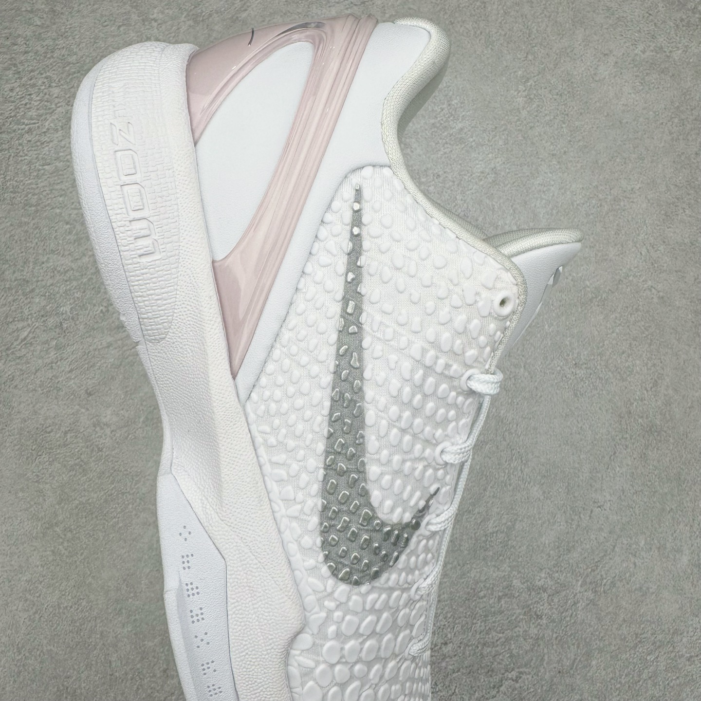 图片[6]-＃Star NK Zoom Kobe 6 Protro 科比六代 贝多芬纯白 1098009 完美复刻公司货 前掌超大Zoom Turbo气垫 后掌EVA缓震 真正的原汁原味 还原ZP脚感 全身鞋材卡料色独家定制 唯一正确喷漆工艺Swoosh 正确凹凸蛇鳞工艺 正确鞋面渐变效果 内全置真动飞态线 独立原厂模具 最大尺码达到48.5码 首批不拼图大几率过验 亲测已过 支持各种高强度实战 无需担心 上脚价 补货周期极长 脚宽建议买大半码 科比系列前掌偏窄 不影响二次销售 支持七天无理由退换 尺码：40 40.5 41 42 42.5 43 44 44.5 45 45.5 46 47.5 48.5 49.6 50.5-选品中心