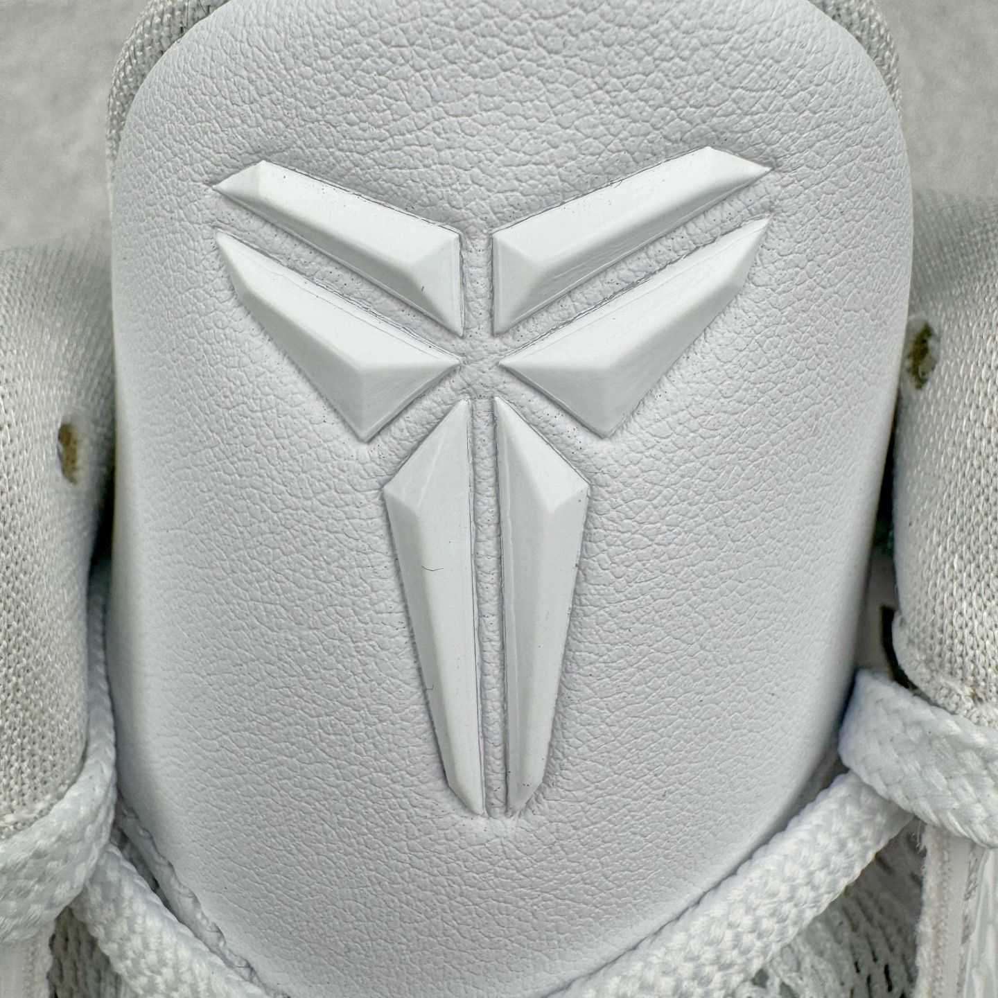 图片[13]-＃Star NK Zoom Kobe 6 Protro 科比六代 贝多芬纯白 1098009 完美复刻公司货 前掌超大Zoom Turbo气垫 后掌EVA缓震 真正的原汁原味 还原ZP脚感 全身鞋材卡料色独家定制 唯一正确喷漆工艺Swoosh 正确凹凸蛇鳞工艺 正确鞋面渐变效果 内全置真动飞态线 独立原厂模具 最大尺码达到48.5码 首批不拼图大几率过验 亲测已过 支持各种高强度实战 无需担心 上脚价 补货周期极长 脚宽建议买大半码 科比系列前掌偏窄 不影响二次销售 支持七天无理由退换 尺码：40 40.5 41 42 42.5 43 44 44.5 45 45.5 46 47.5 48.5 49.6 50.5-选品中心