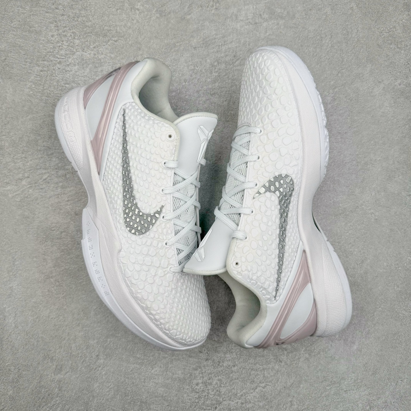 图片[3]-＃Star NK Zoom Kobe 6 Protro 科比六代 贝多芬纯白 1098009 完美复刻公司货 前掌超大Zoom Turbo气垫 后掌EVA缓震 真正的原汁原味 还原ZP脚感 全身鞋材卡料色独家定制 唯一正确喷漆工艺Swoosh 正确凹凸蛇鳞工艺 正确鞋面渐变效果 内全置真动飞态线 独立原厂模具 最大尺码达到48.5码 首批不拼图大几率过验 亲测已过 支持各种高强度实战 无需担心 上脚价 补货周期极长 脚宽建议买大半码 科比系列前掌偏窄 不影响二次销售 支持七天无理由退换 尺码：40 40.5 41 42 42.5 43 44 44.5 45 45.5 46 47.5 48.5 49.6 50.5-选品中心