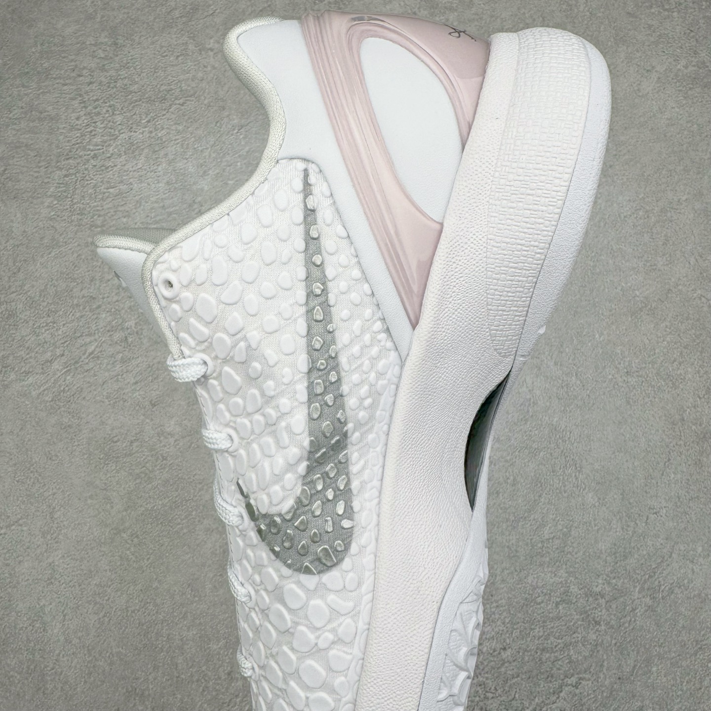 图片[7]-＃Star NK Zoom Kobe 6 Protro 科比六代 贝多芬纯白 1098009 完美复刻公司货 前掌超大Zoom Turbo气垫 后掌EVA缓震 真正的原汁原味 还原ZP脚感 全身鞋材卡料色独家定制 唯一正确喷漆工艺Swoosh 正确凹凸蛇鳞工艺 正确鞋面渐变效果 内全置真动飞态线 独立原厂模具 最大尺码达到48.5码 首批不拼图大几率过验 亲测已过 支持各种高强度实战 无需担心 上脚价 补货周期极长 脚宽建议买大半码 科比系列前掌偏窄 不影响二次销售 支持七天无理由退换 尺码：40 40.5 41 42 42.5 43 44 44.5 45 45.5 46 47.5 48.5 49.6 50.5-选品中心