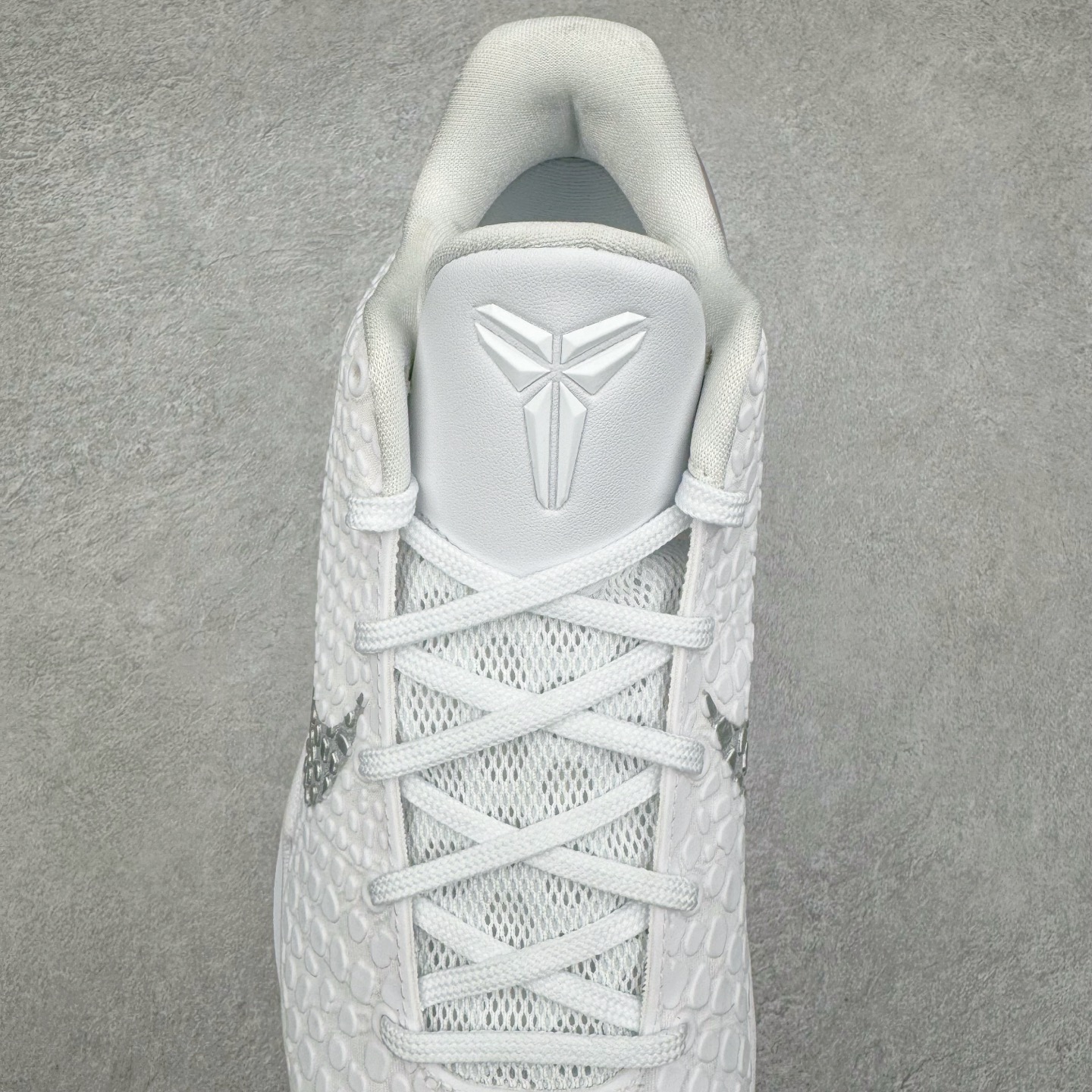 图片[5]-＃Star NK Zoom Kobe 6 Protro 科比六代 贝多芬纯白 1098009 完美复刻公司货 前掌超大Zoom Turbo气垫 后掌EVA缓震 真正的原汁原味 还原ZP脚感 全身鞋材卡料色独家定制 唯一正确喷漆工艺Swoosh 正确凹凸蛇鳞工艺 正确鞋面渐变效果 内全置真动飞态线 独立原厂模具 最大尺码达到48.5码 首批不拼图大几率过验 亲测已过 支持各种高强度实战 无需担心 上脚价 补货周期极长 脚宽建议买大半码 科比系列前掌偏窄 不影响二次销售 支持七天无理由退换 尺码：40 40.5 41 42 42.5 43 44 44.5 45 45.5 46 47.5 48.5 49.6 50.5-选品中心