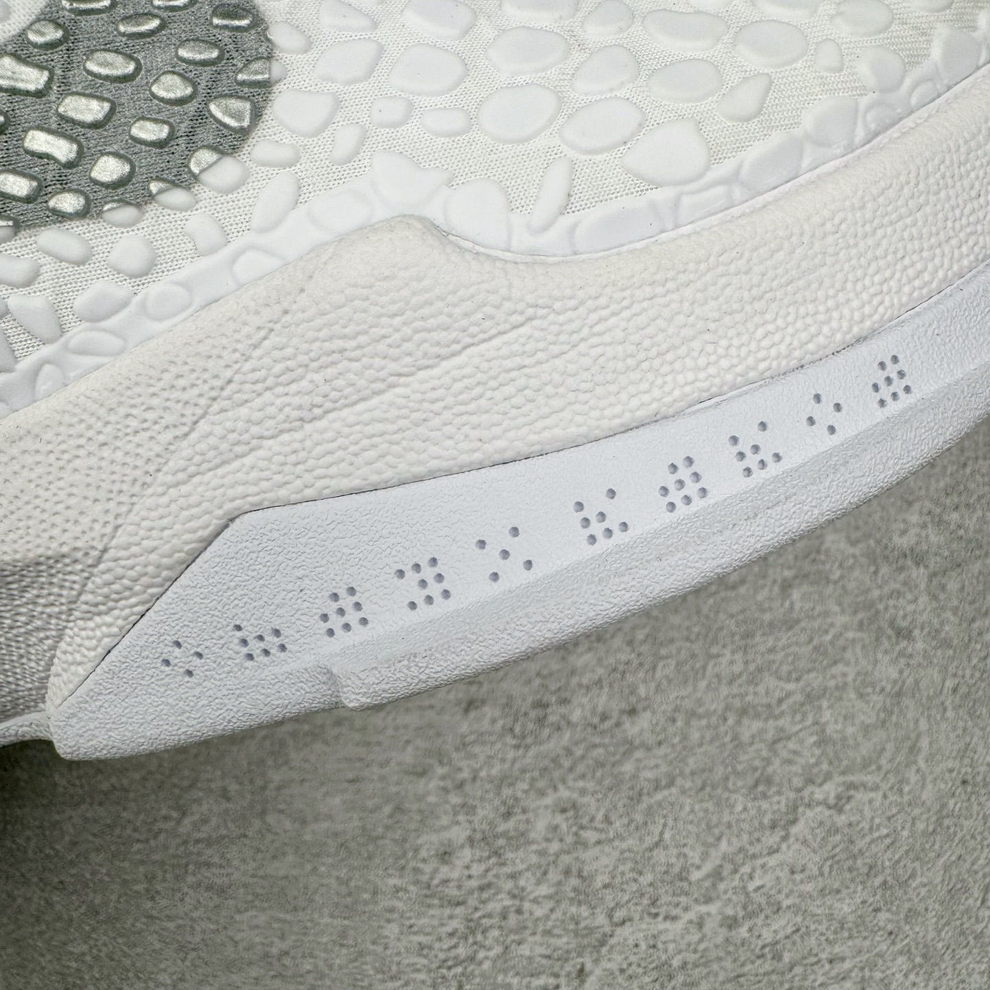 图片[17]-＃Star NK Zoom Kobe 6 Protro 科比六代 贝多芬纯白 1098009 完美复刻公司货 前掌超大Zoom Turbo气垫 后掌EVA缓震 真正的原汁原味 还原ZP脚感 全身鞋材卡料色独家定制 唯一正确喷漆工艺Swoosh 正确凹凸蛇鳞工艺 正确鞋面渐变效果 内全置真动飞态线 独立原厂模具 最大尺码达到48.5码 首批不拼图大几率过验 亲测已过 支持各种高强度实战 无需担心 上脚价 补货周期极长 脚宽建议买大半码 科比系列前掌偏窄 不影响二次销售 支持七天无理由退换 尺码：40 40.5 41 42 42.5 43 44 44.5 45 45.5 46 47.5 48.5 49.6 50.5-选品中心