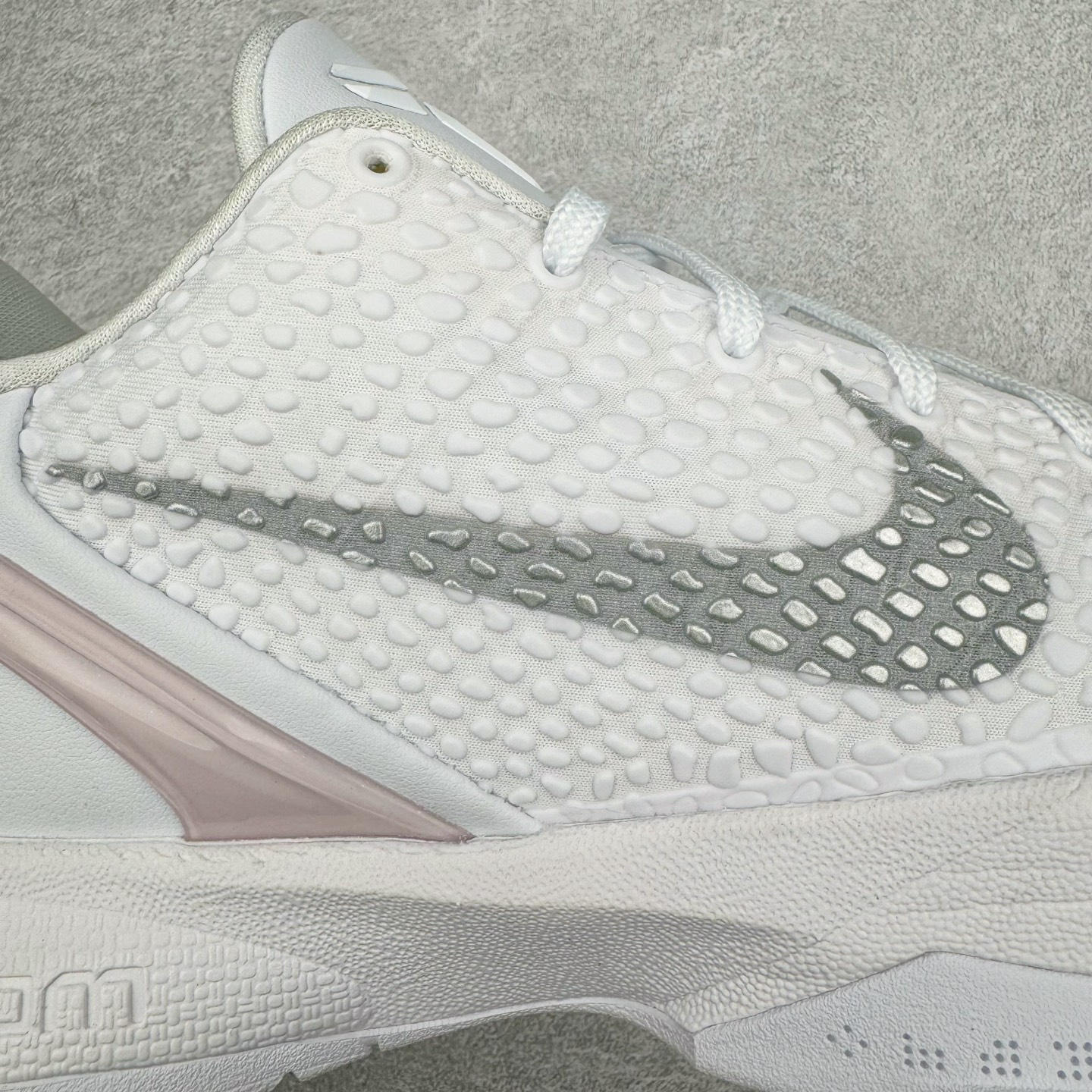 图片[18]-＃Star NK Zoom Kobe 6 Protro 科比六代 贝多芬纯白 1098009 完美复刻公司货 前掌超大Zoom Turbo气垫 后掌EVA缓震 真正的原汁原味 还原ZP脚感 全身鞋材卡料色独家定制 唯一正确喷漆工艺Swoosh 正确凹凸蛇鳞工艺 正确鞋面渐变效果 内全置真动飞态线 独立原厂模具 最大尺码达到48.5码 首批不拼图大几率过验 亲测已过 支持各种高强度实战 无需担心 上脚价 补货周期极长 脚宽建议买大半码 科比系列前掌偏窄 不影响二次销售 支持七天无理由退换 尺码：40 40.5 41 42 42.5 43 44 44.5 45 45.5 46 47.5 48.5 49.6 50.5-选品中心