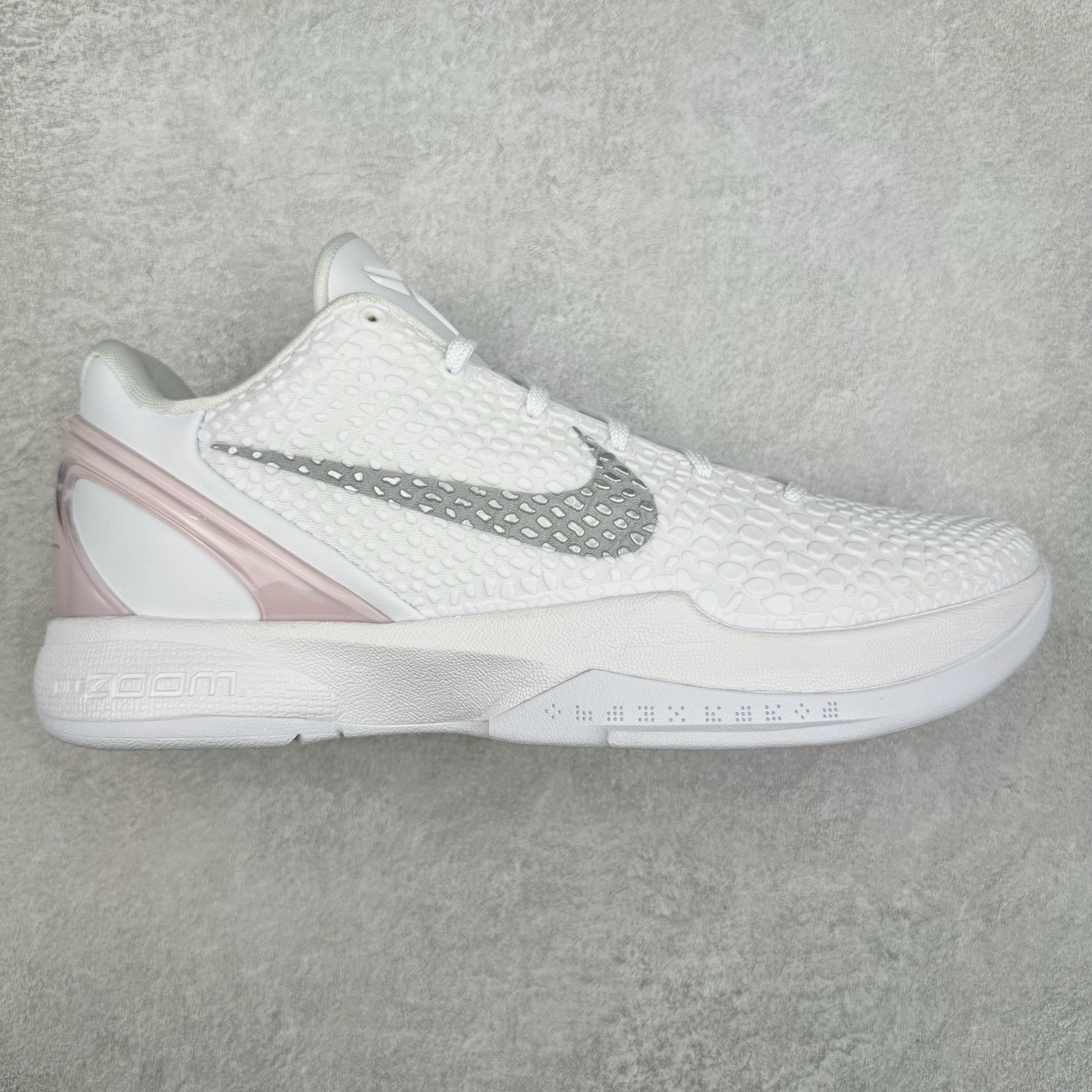 ＃Star NK Zoom Kobe 6 Protro 科比六代 贝多芬纯白 1098009 完美复刻公司货 前掌超大Zoom Turbo气垫 后掌EVA缓震 真正的原汁原味 还原ZP脚感 全身鞋材卡料色独家定制 唯一正确喷漆工艺Swoosh 正确凹凸蛇鳞工艺 正确鞋面渐变效果 内全置真动飞态线 独立原厂模具 最大尺码达到48.5码 首批不拼图大几率过验 亲测已过 支持各种高强度实战 无需担心 上脚价 补货周期极长 脚宽建议买大半码 科比系列前掌偏窄 不影响二次销售 支持七天无理由退换 尺码：40 40.5 41 42 42.5 43 44 44.5 45 45.5 46 47.5 48.5 49.6 50.5-选品中心