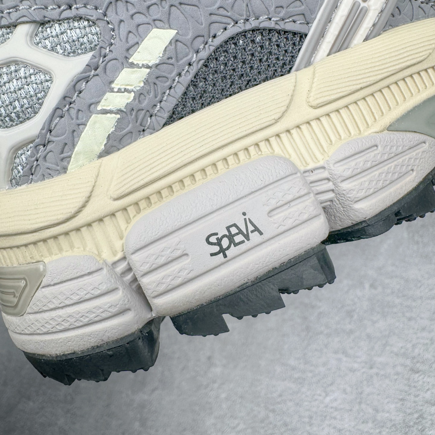 图片[21]-＃PB纯原 ASICS GEL-KAHANA K8 亚瑟士越野跑步鞋抓地稳定运动鞋缓震耐磨跑鞋 GEL-KAHANA系列为实用级越野跑鞋 融合机能和户外潮流强势回归 核心科技GEL内置于后跟 配合SPEVA弹性中底 减轻落地时地面对脚部的冲击力 中底内侧DYNAMIC DUOMAX 双密度防倾斜装置和中足补强结构 以及后跟几何形状构造 多方面支撑保护 AHAR耐磨橡胶大底 配合沟槽纹路设计 增强抓地力 后足GEL缓冲系统 减轻冲击时的冲击 实现平稳过渡 Trusstic系统 减少鞋底的重量 同时保留了鞋子结构的完整性 尺码：36 37 37.5 38 39 39.5 40 40.5 41.5 42 42.5 43.5 44 44.5 45-选品中心