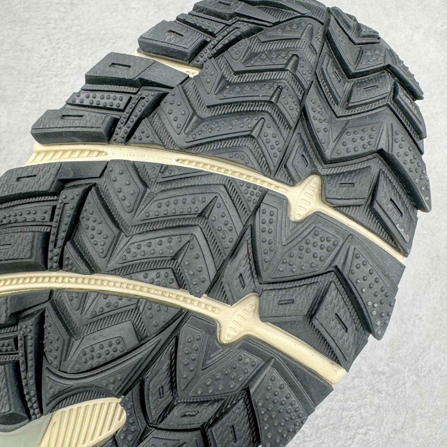 图片[22]-＃PB纯原 ASICS GEL-KAHANA K8 亚瑟士越野跑步鞋抓地稳定运动鞋缓震耐磨跑鞋 GEL-KAHANA系列为实用级越野跑鞋 融合机能和户外潮流强势回归 核心科技GEL内置于后跟 配合SPEVA弹性中底 减轻落地时地面对脚部的冲击力 中底内侧DYNAMIC DUOMAX 双密度防倾斜装置和中足补强结构 以及后跟几何形状构造 多方面支撑保护 AHAR耐磨橡胶大底 配合沟槽纹路设计 增强抓地力 后足GEL缓冲系统 减轻冲击时的冲击 实现平稳过渡 Trusstic系统 减少鞋底的重量 同时保留了鞋子结构的完整性 尺码：36 37 37.5 38 39 39.5 40 40.5 41.5 42 42.5 43.5 44 44.5 45-选品中心