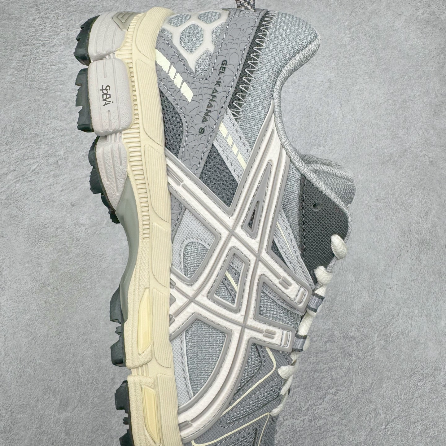 图片[6]-＃PB纯原 ASICS GEL-KAHANA K8 亚瑟士越野跑步鞋抓地稳定运动鞋缓震耐磨跑鞋 GEL-KAHANA系列为实用级越野跑鞋 融合机能和户外潮流强势回归 核心科技GEL内置于后跟 配合SPEVA弹性中底 减轻落地时地面对脚部的冲击力 中底内侧DYNAMIC DUOMAX 双密度防倾斜装置和中足补强结构 以及后跟几何形状构造 多方面支撑保护 AHAR耐磨橡胶大底 配合沟槽纹路设计 增强抓地力 后足GEL缓冲系统 减轻冲击时的冲击 实现平稳过渡 Trusstic系统 减少鞋底的重量 同时保留了鞋子结构的完整性 尺码：36 37 37.5 38 39 39.5 40 40.5 41.5 42 42.5 43.5 44 44.5 45-选品中心