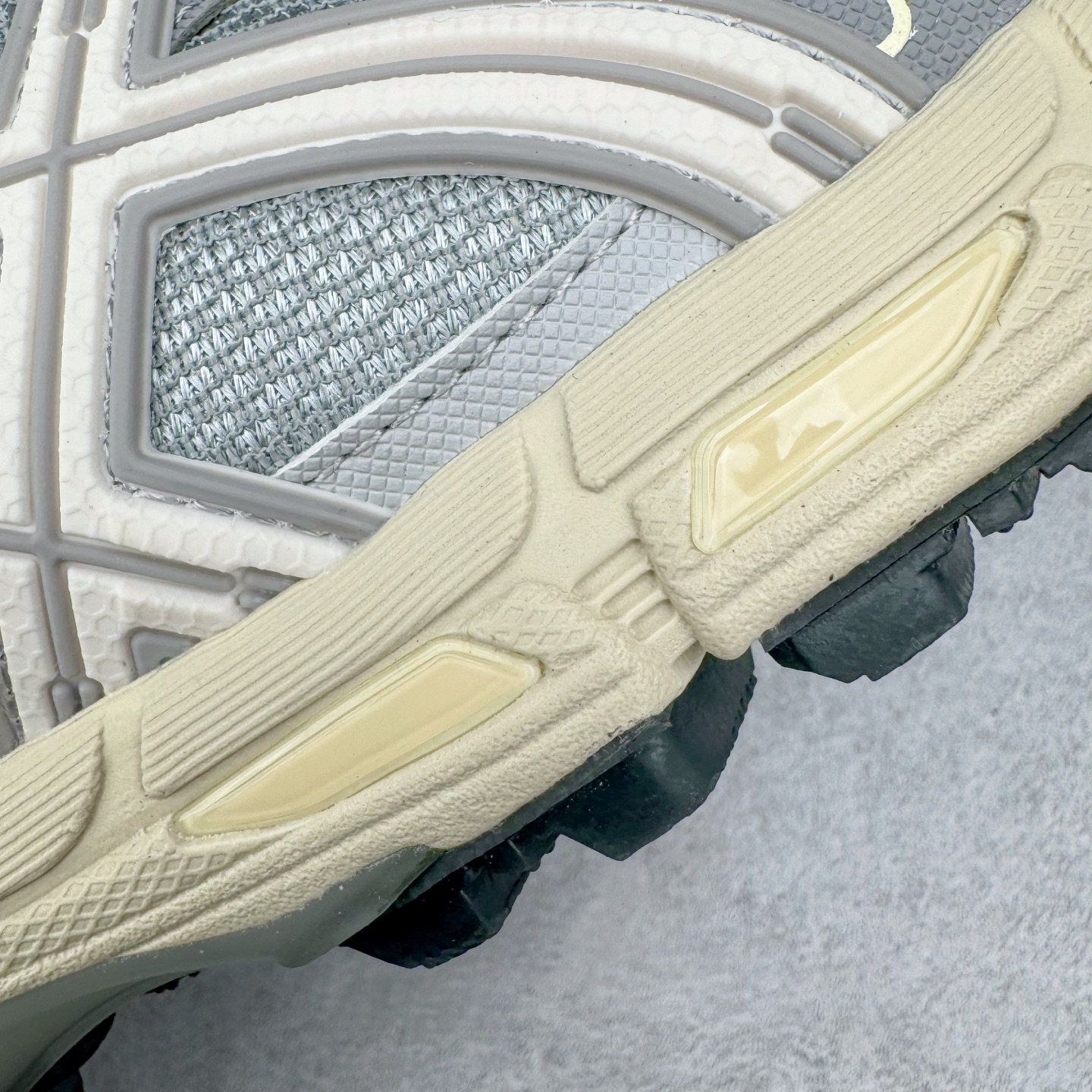 图片[18]-＃PB纯原 ASICS GEL-KAHANA K8 亚瑟士越野跑步鞋抓地稳定运动鞋缓震耐磨跑鞋 GEL-KAHANA系列为实用级越野跑鞋 融合机能和户外潮流强势回归 核心科技GEL内置于后跟 配合SPEVA弹性中底 减轻落地时地面对脚部的冲击力 中底内侧DYNAMIC DUOMAX 双密度防倾斜装置和中足补强结构 以及后跟几何形状构造 多方面支撑保护 AHAR耐磨橡胶大底 配合沟槽纹路设计 增强抓地力 后足GEL缓冲系统 减轻冲击时的冲击 实现平稳过渡 Trusstic系统 减少鞋底的重量 同时保留了鞋子结构的完整性 尺码：36 37 37.5 38 39 39.5 40 40.5 41.5 42 42.5 43.5 44 44.5 45-选品中心