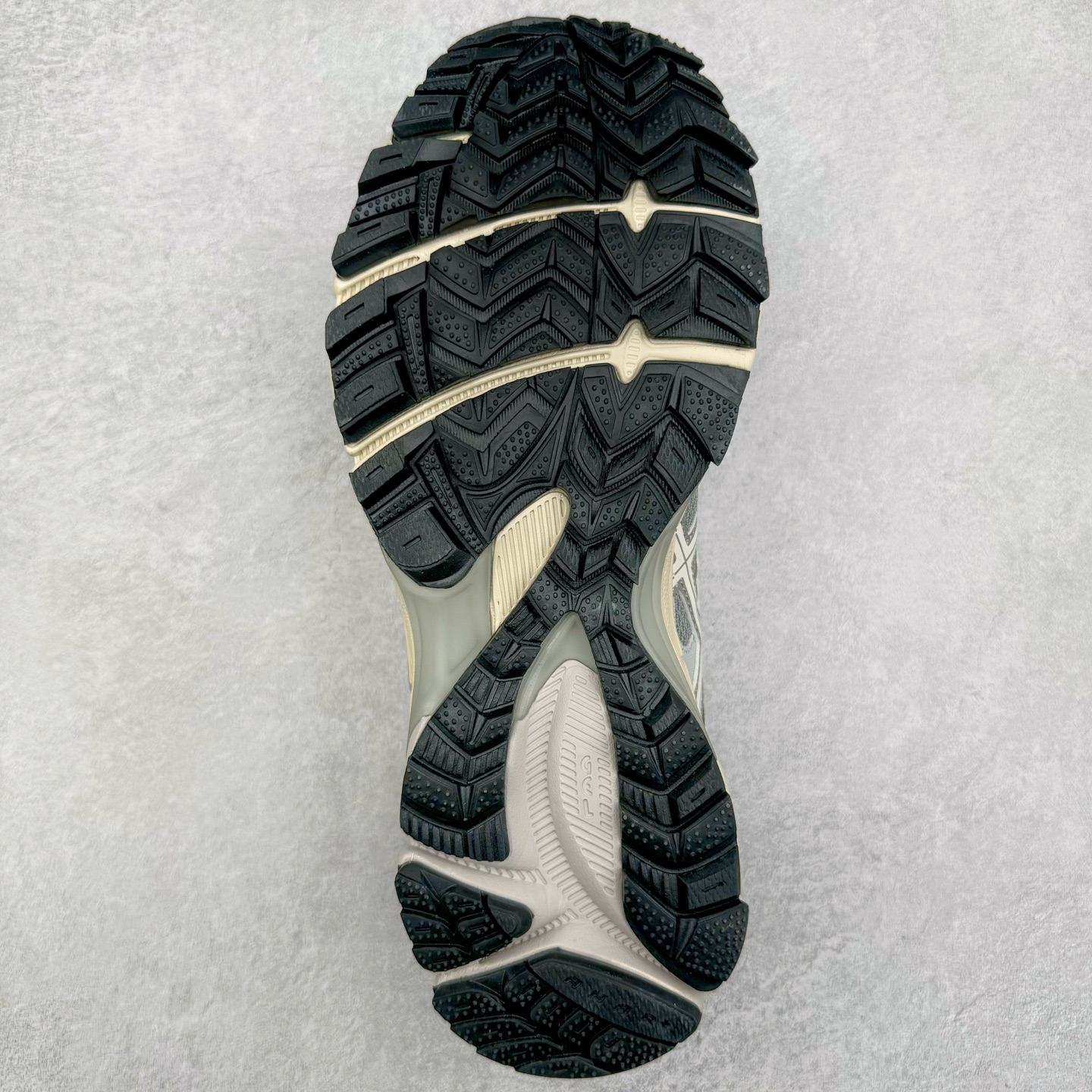 图片[9]-＃PB纯原 ASICS GEL-KAHANA K8 亚瑟士越野跑步鞋抓地稳定运动鞋缓震耐磨跑鞋 GEL-KAHANA系列为实用级越野跑鞋 融合机能和户外潮流强势回归 核心科技GEL内置于后跟 配合SPEVA弹性中底 减轻落地时地面对脚部的冲击力 中底内侧DYNAMIC DUOMAX 双密度防倾斜装置和中足补强结构 以及后跟几何形状构造 多方面支撑保护 AHAR耐磨橡胶大底 配合沟槽纹路设计 增强抓地力 后足GEL缓冲系统 减轻冲击时的冲击 实现平稳过渡 Trusstic系统 减少鞋底的重量 同时保留了鞋子结构的完整性 尺码：36 37 37.5 38 39 39.5 40 40.5 41.5 42 42.5 43.5 44 44.5 45-选品中心