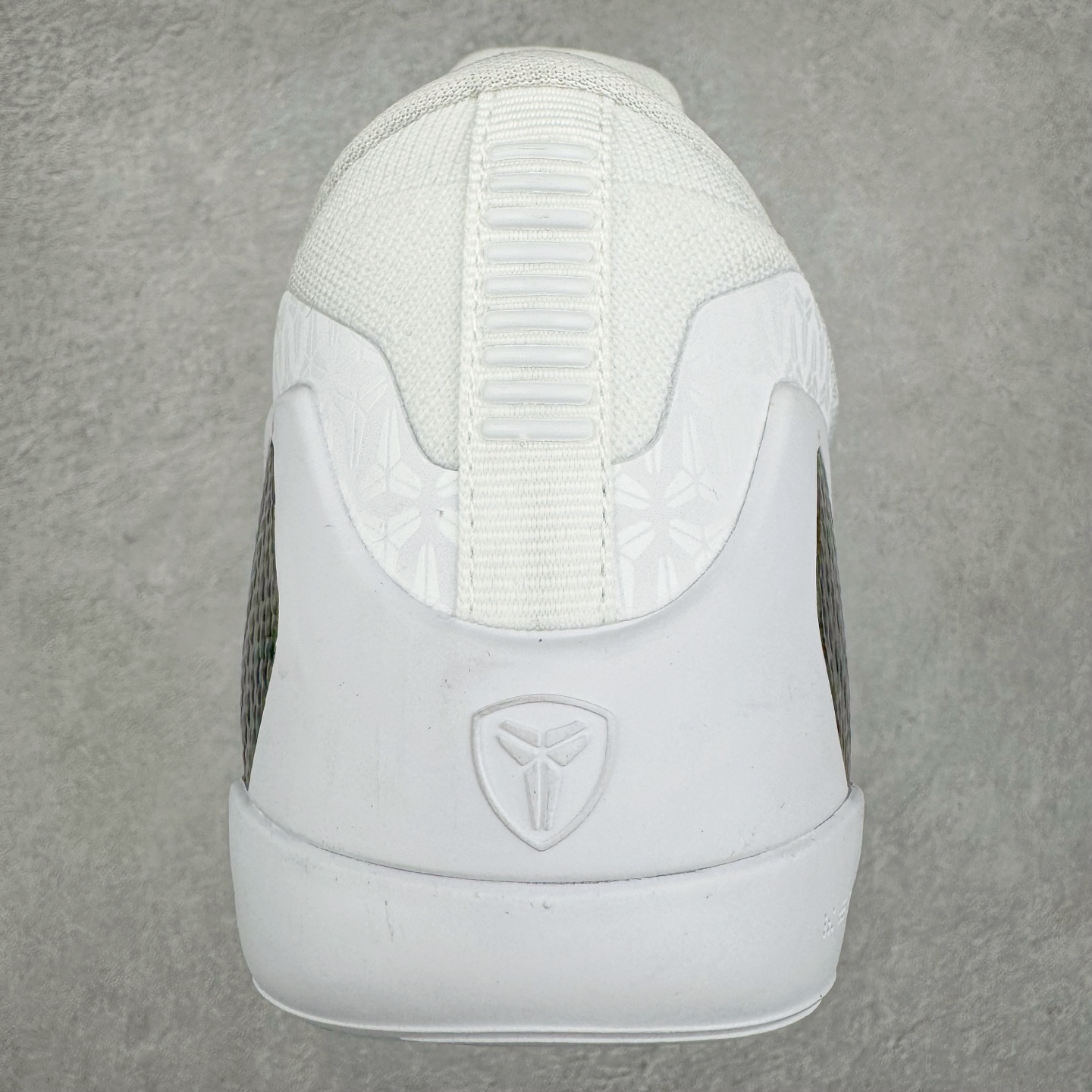 图片[8]-＃灭世/Max NK KOBE 9 ELITE LOW PROTRO \\\”HALO\\\” 科比9代精英版 纯白 货号：FZ7334-100 ✅原楦打造灵动版型 鞋头➕腰身➕后跟 360°无死角 ✅原厂工艺3层立体编织flyknit鞋面 厚度同步ZP吊打市场“纯原” ✅原厂碳板加持 立体感区分市场货品 ✅区分市场货品🌪过验级拉帮细节 ✅内置全新复刻版中底鞋垫 REACT缓震 密度增加抗衰减 ✅针对海外市场增加 47.5 满足精英选手实战需求 最强科9 灭世制造 用实力让情怀落地 👊🏻 尺码：39 40 40.5 41 42 42.5 43 44 44.5 45 46 47.5-选品中心