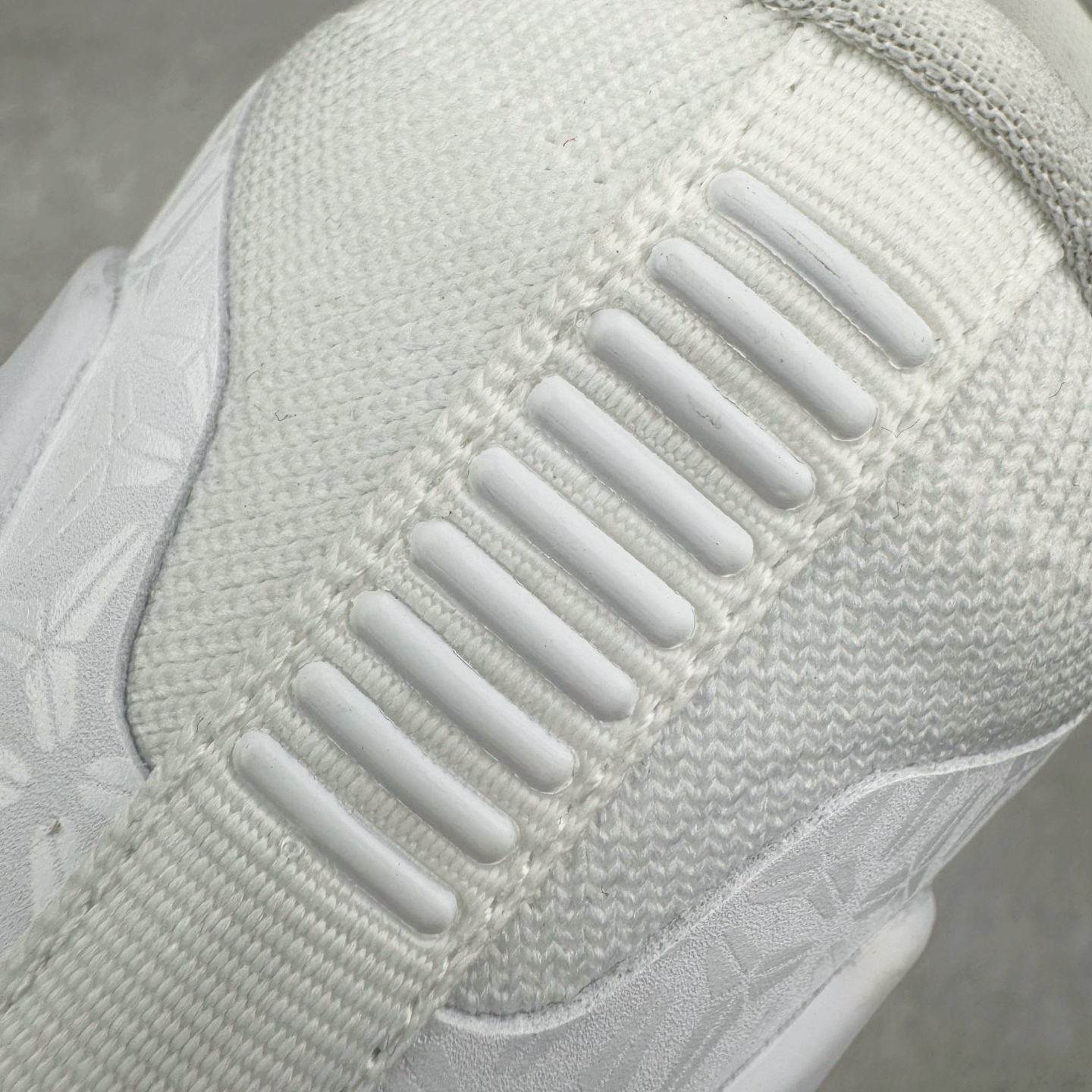 图片[13]-＃灭世/Max NK KOBE 9 ELITE LOW PROTRO \\\”HALO\\\” 科比9代精英版 纯白 货号：FZ7334-100 ✅原楦打造灵动版型 鞋头➕腰身➕后跟 360°无死角 ✅原厂工艺3层立体编织flyknit鞋面 厚度同步ZP吊打市场“纯原” ✅原厂碳板加持 立体感区分市场货品 ✅区分市场货品🌪过验级拉帮细节 ✅内置全新复刻版中底鞋垫 REACT缓震 密度增加抗衰减 ✅针对海外市场增加 47.5 满足精英选手实战需求 最强科9 灭世制造 用实力让情怀落地 👊🏻 尺码：39 40 40.5 41 42 42.5 43 44 44.5 45 46 47.5-选品中心