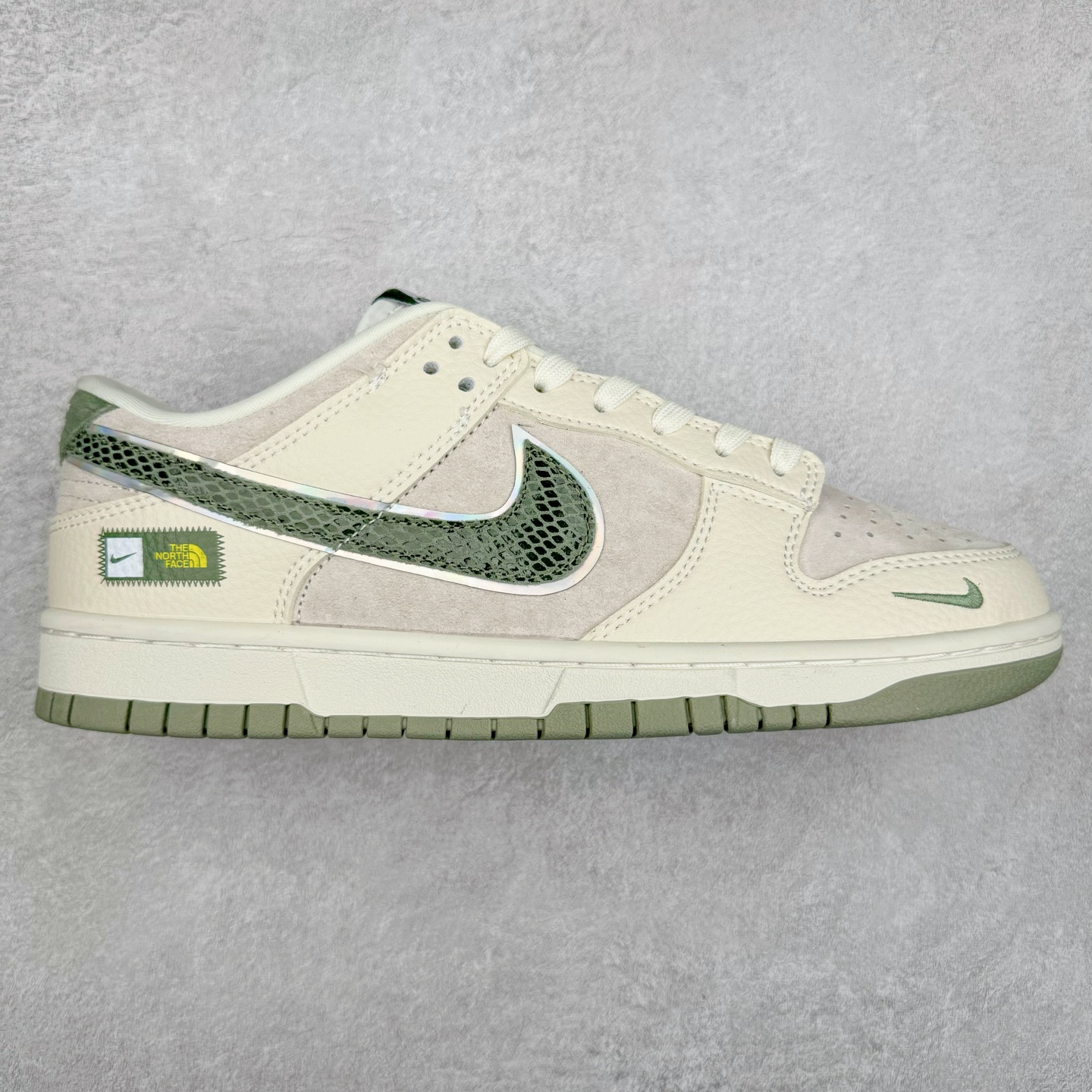 NK Dunk Low 定制配色 KK1333-025 大厂出品 极力推荐 原装头层材料 独家版型蒸餾加工帶來的是更好的视觉和脚感体验大厂纯原品质出货 清洁度 电绣工艺 皮料切割干净无任何毛边 细节完美 尺码:36 36.5 37.5 38 38.5 39 40 40.5 41 42 42.5 43 44 44.5 45-选品中心