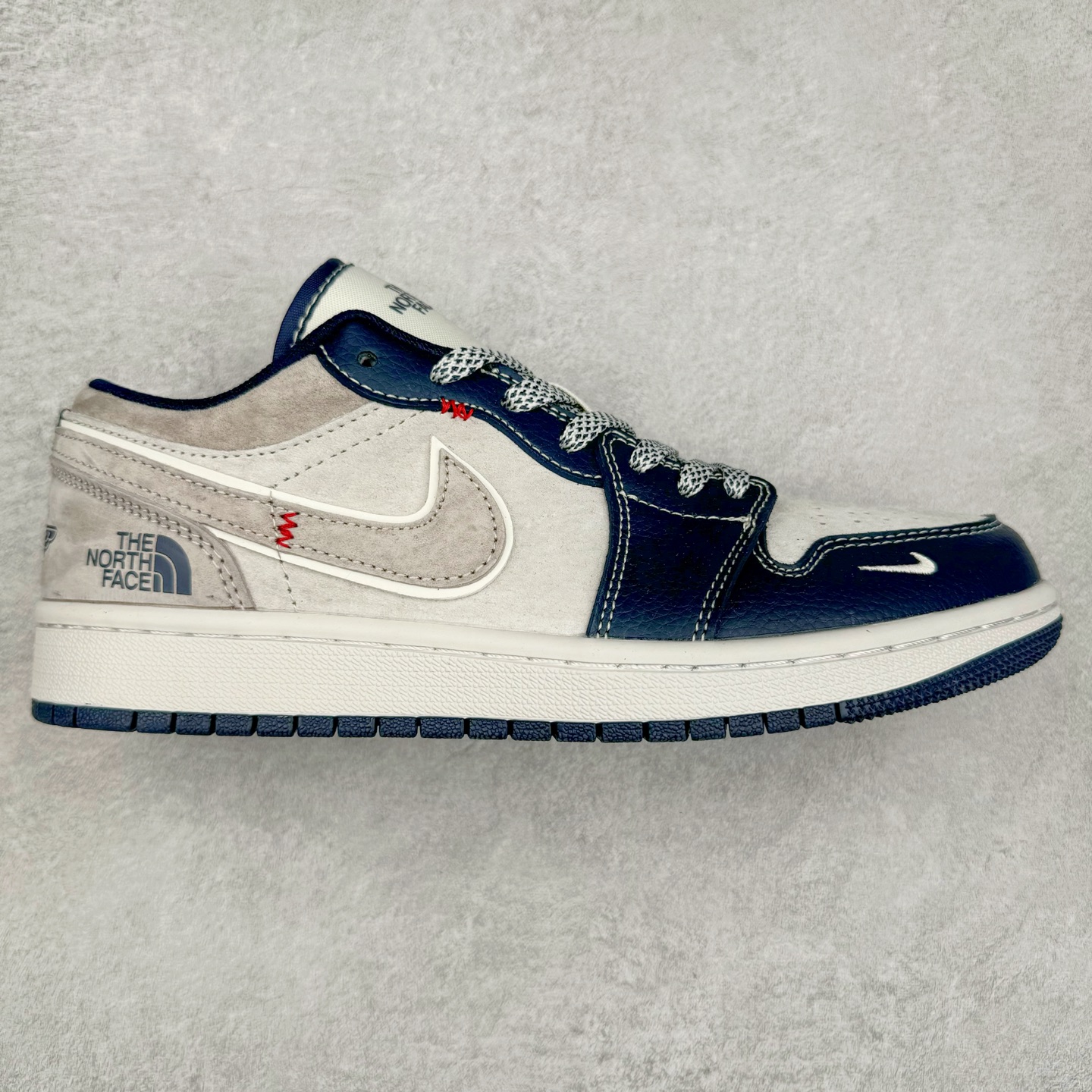 Air Jordan AJ1 Low 低帮定制 DM9188-016 原厂内置气垫魔块 A模大底 头层小牛皮 鞋舌AJ原厂专用牛津布+AJ专用反口珍珠布+原厂无杂质高弹内里海棉+特殊封边弹力鞋带 尺码:36 36.5 37.5 38 38.5 39 40 40.5 41 42 42.5 43 44 44.5 45 46 47.5-选品中心