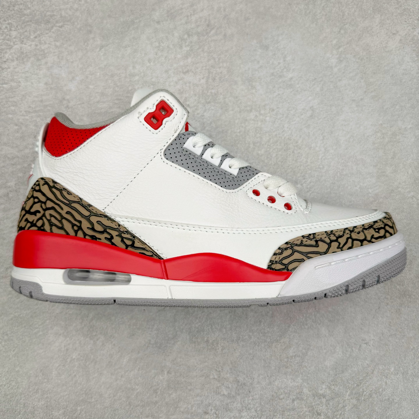 图片[7]-＃头层特价福利 Air Jordan AJ4/AJ3 Retro 系列 头层皮料加持 大厂出品 原纸板楦头开发 完美鞋型匹配公司货 正确TPU鞋舌锁扣 乳胶鞋垫 最新原厂底模 大底卡色咬花完美 鞋柜必备鞋款 终端现货供应 尺码：36 36.5 37.5 38 38.5 39 40 40.5 41 42 42.5 43 44 44.5 45 46 47.5-选品中心