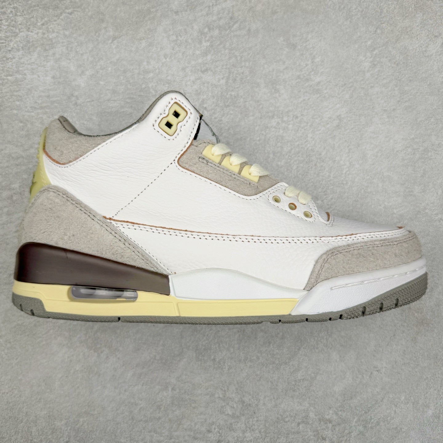 图片[5]-＃头层特价福利 Air Jordan AJ4/AJ3 Retro 系列 头层皮料加持 大厂出品 原纸板楦头开发 完美鞋型匹配公司货 正确TPU鞋舌锁扣 乳胶鞋垫 最新原厂底模 大底卡色咬花完美 鞋柜必备鞋款 终端现货供应 尺码：36 36.5 37.5 38 38.5 39 40 40.5 41 42 42.5 43 44 44.5 45 46 47.5-选品中心