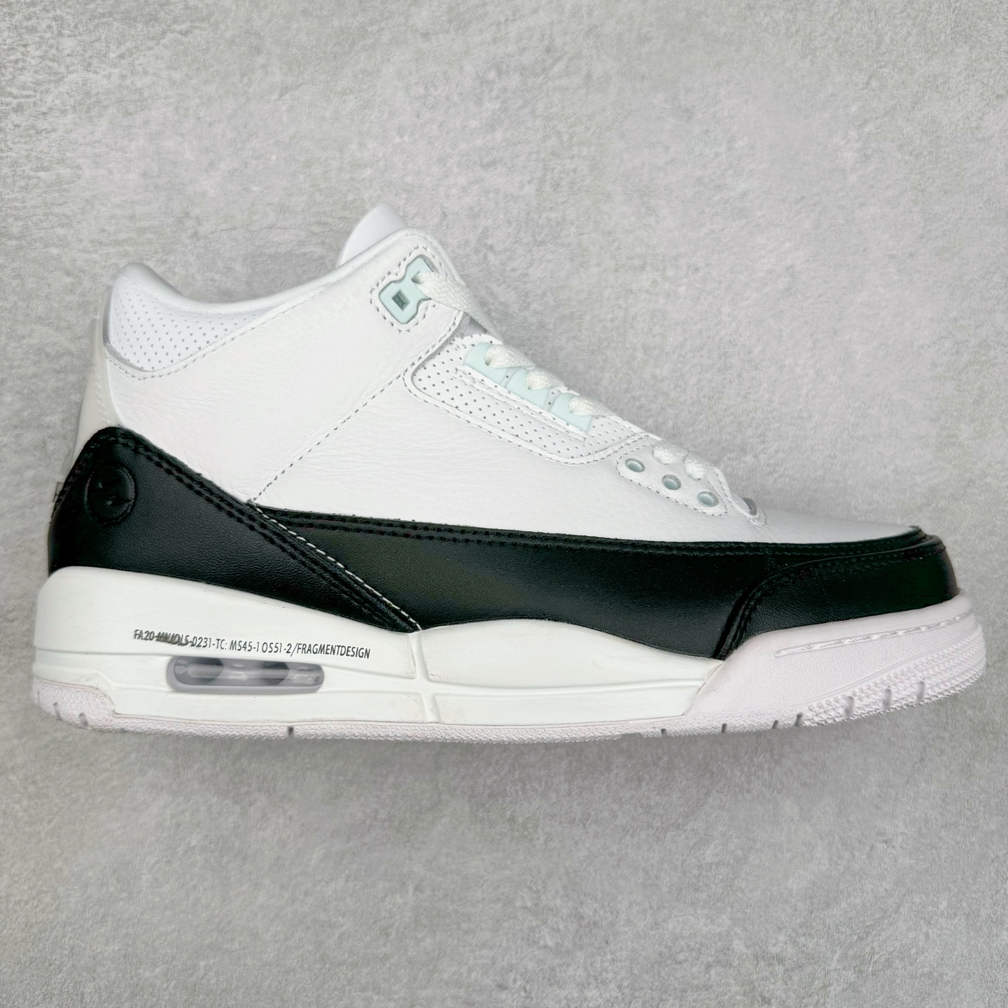 图片[6]-＃头层特价福利 Air Jordan AJ4/AJ3 Retro 系列 头层皮料加持 大厂出品 原纸板楦头开发 完美鞋型匹配公司货 正确TPU鞋舌锁扣 乳胶鞋垫 最新原厂底模 大底卡色咬花完美 鞋柜必备鞋款 终端现货供应 尺码：36 36.5 37.5 38 38.5 39 40 40.5 41 42 42.5 43 44 44.5 45 46 47.5-选品中心