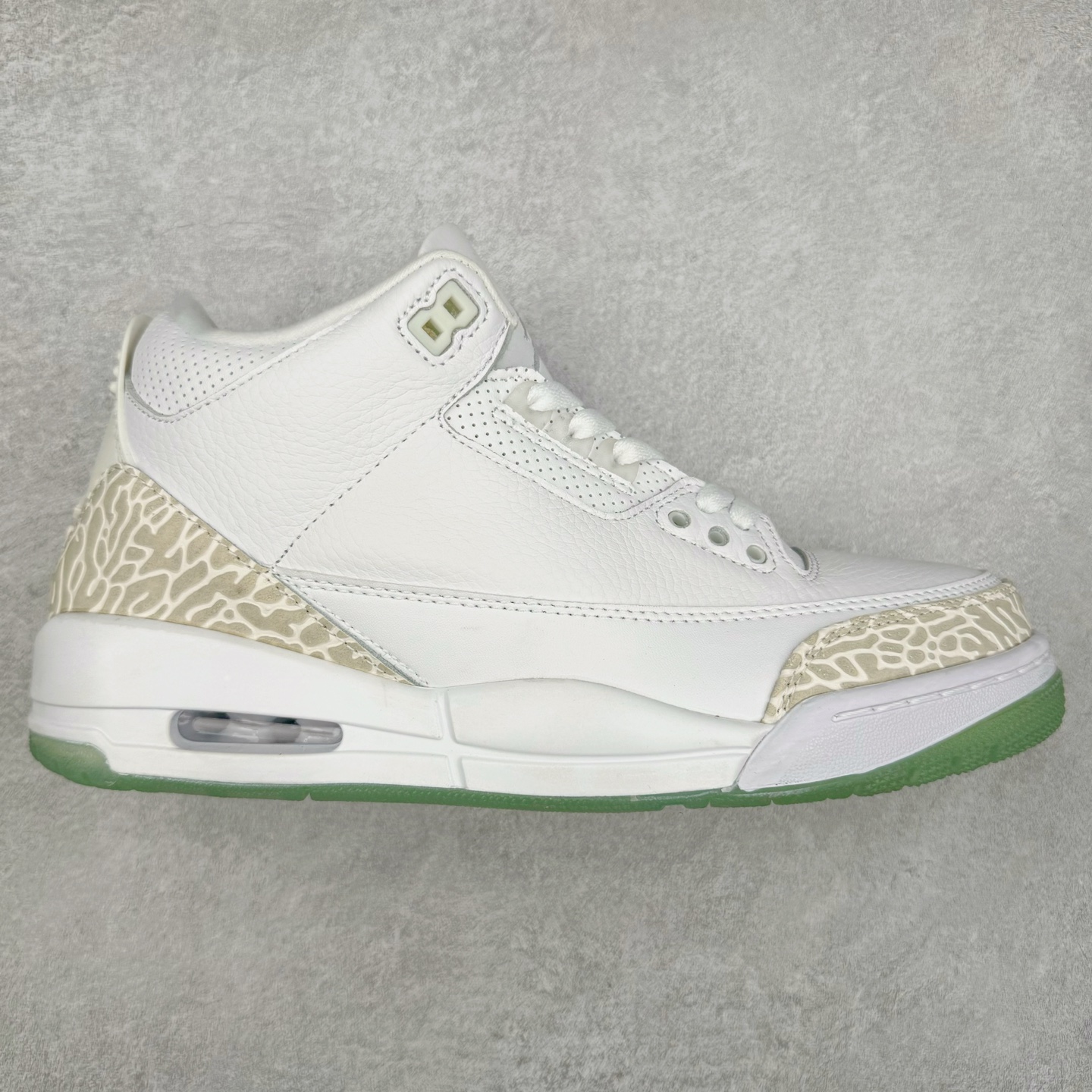 图片[9]-＃头层特价福利 Air Jordan AJ4/AJ3 Retro 系列 头层皮料加持 大厂出品 原纸板楦头开发 完美鞋型匹配公司货 正确TPU鞋舌锁扣 乳胶鞋垫 最新原厂底模 大底卡色咬花完美 鞋柜必备鞋款 终端现货供应 尺码：36 36.5 37.5 38 38.5 39 40 40.5 41 42 42.5 43 44 44.5 45 46 47.5-选品中心