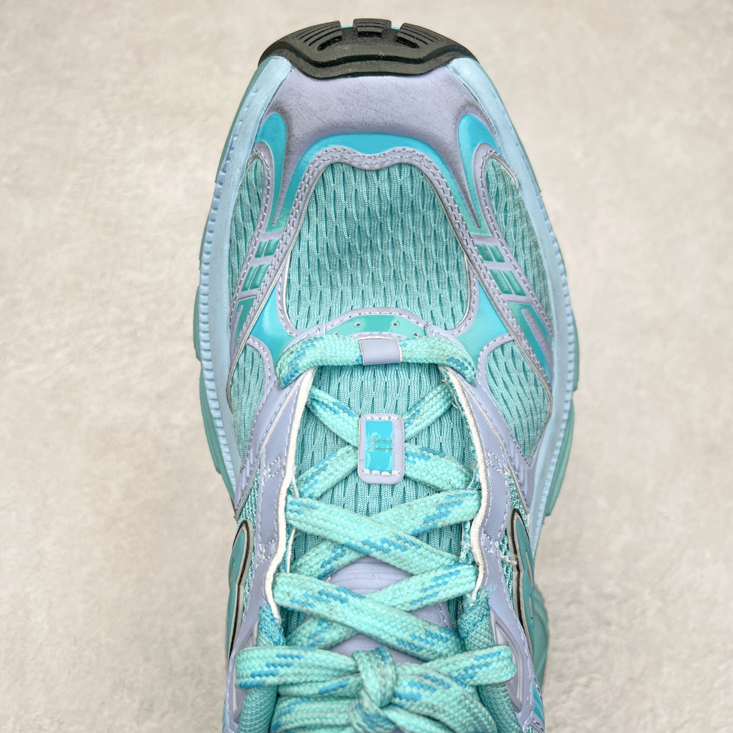 图片[4]-＃XA BALENCIAGA 10XL Sneakers 巴黎世家十二代网布系带低帮走秀复古老爹鞋 全套原纸板楦头开发 最原汁原味的灵魂版型 全鞋荧光划线卡点 胶水把控整洁度追求极致完美 每一双都是工艺品 多重QC质检 超越公司货的品控标准 实实在在的免检产品 原盒原配 正确字体电绣 粗细、位置、大小正确 侧边TPU 透气孔匹配意产原版 正确分离大底 TPU软底 原版一致大底LOGO 立体感十足 原厂皮料水洗做旧 采购原厂网纱 不含皮革 网布材料和聚氨酯 磨损效果 展现品牌对于新潮事物的热情 这款鞋子拥有巨大尺寸和醒目设计 符合当下”老爹鞋”的趋势 鞋子采用银灰配色 营造出低调而不失华丽的效果 10XL的尺码使它成为市场中最显眼的存在 适合追求个性化的人群 Balenciaga始终站在时尚前沿 此次发布的产品再次体现了他们的创新能力 尺码：35 36 37 38 39 40 41 42 43 44 45 46-选品中心