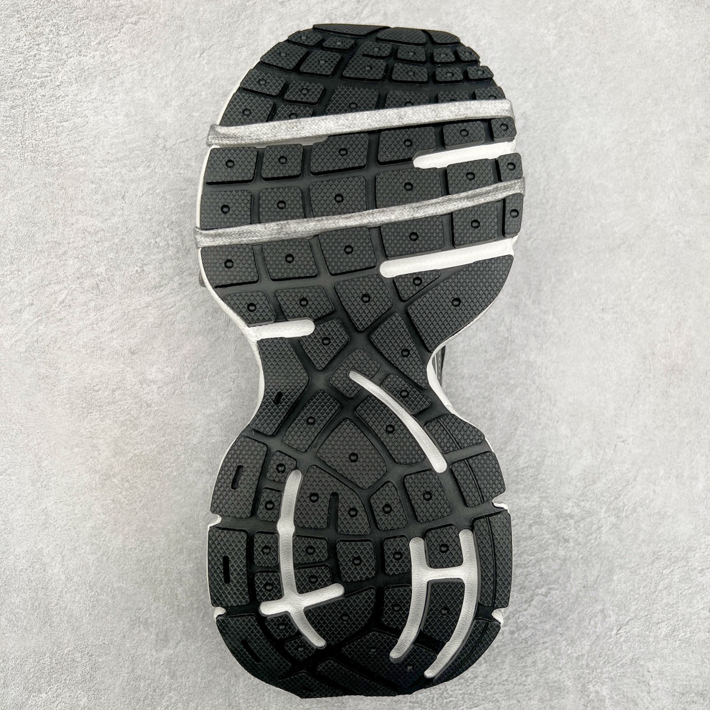 图片[9]-＃XA BALENCIAGA 3XL Sneakers 巴黎世家十代网布系带低帮走秀复古老爹鞋 全套原纸板楦头开发 最原汁原味的灵魂版型 全鞋荧光划线卡点 胶水把控整洁度追求极致完美 每一双都是工艺品 多重QC质检 超越公司货的品控标准 实实在在的免检产品 原盒原配 正确字体电绣 粗细、位置、大小正确 侧边TPU 透气孔匹配意产原版 正确分离大底 TPU软底 原版一致大底LOGO 立体感十足 原厂皮料水洗做旧 采购原厂网纱 不含皮革 网布材料和聚氨酯 磨损效果 鞋头边缘和后帮 Balenciaga 徽标 鞋面和后跟凸印尺码 鞋舌 3XL 橡胶品牌标识和反光细节 鞋帮拉袢和鞋舌拉祥 配反光细节 备用鞋带在鞋履前侧 可在穿着前取下 便于不同造型搭配 正常尺码 尺码：35 36 37 38 39 40 41 42 43 44 45 46-选品中心